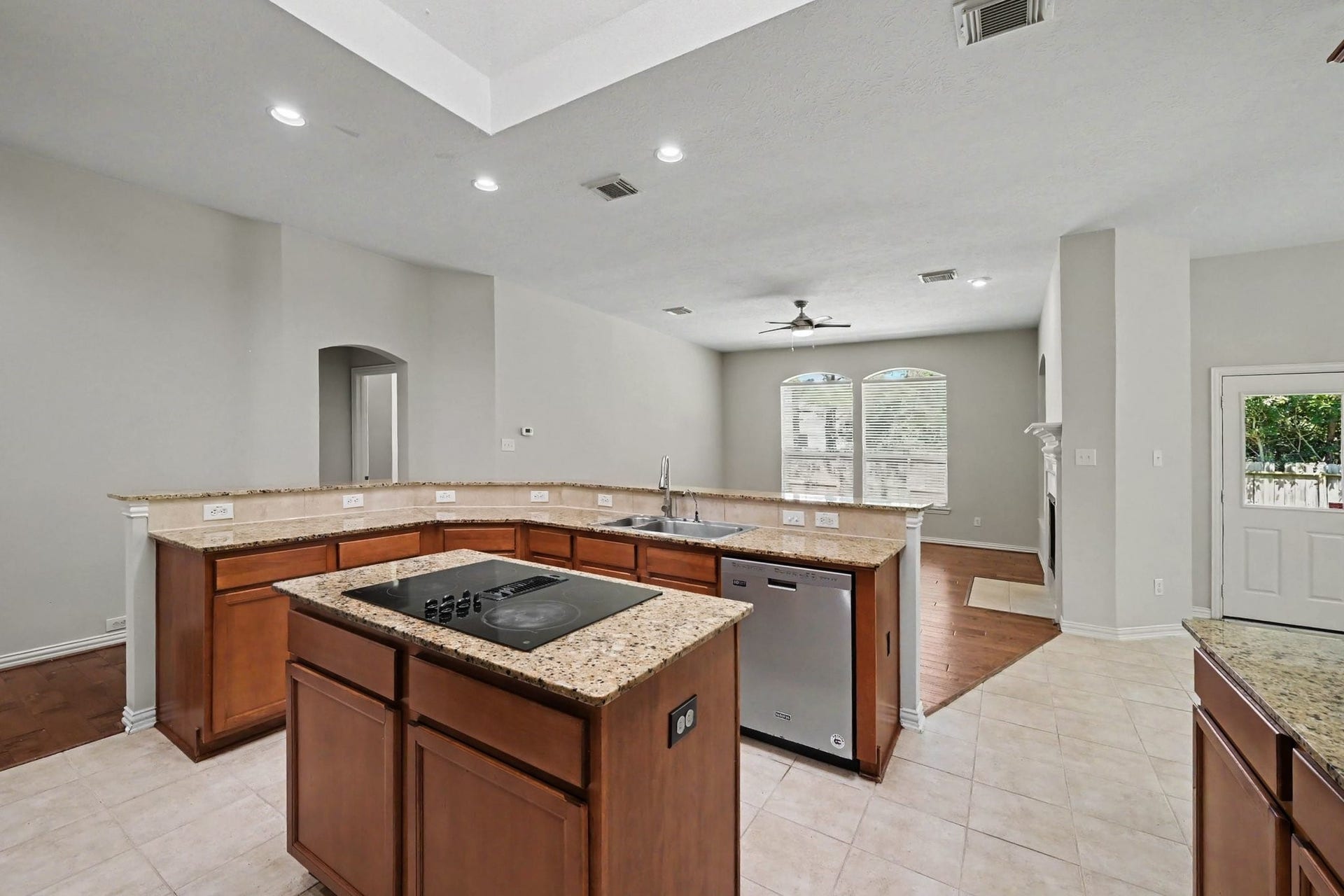101 N Frontera Circle, The Woodlands, TX 77382 101 N Frontera Circle, The Woodlands, TX 77382