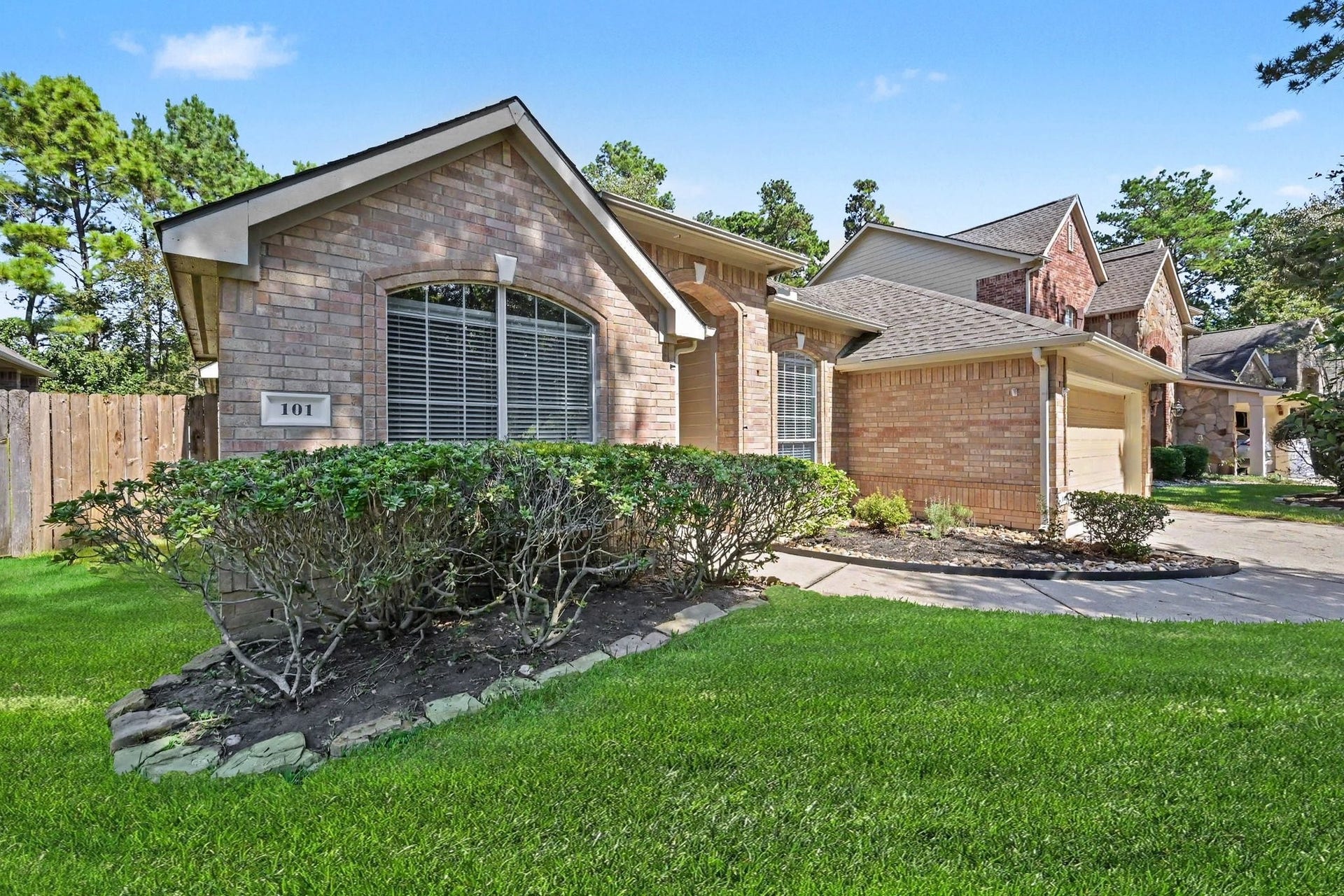 101 N Frontera Circle, The Woodlands, TX 77382 101 N Frontera Circle, The Woodlands, TX 77382