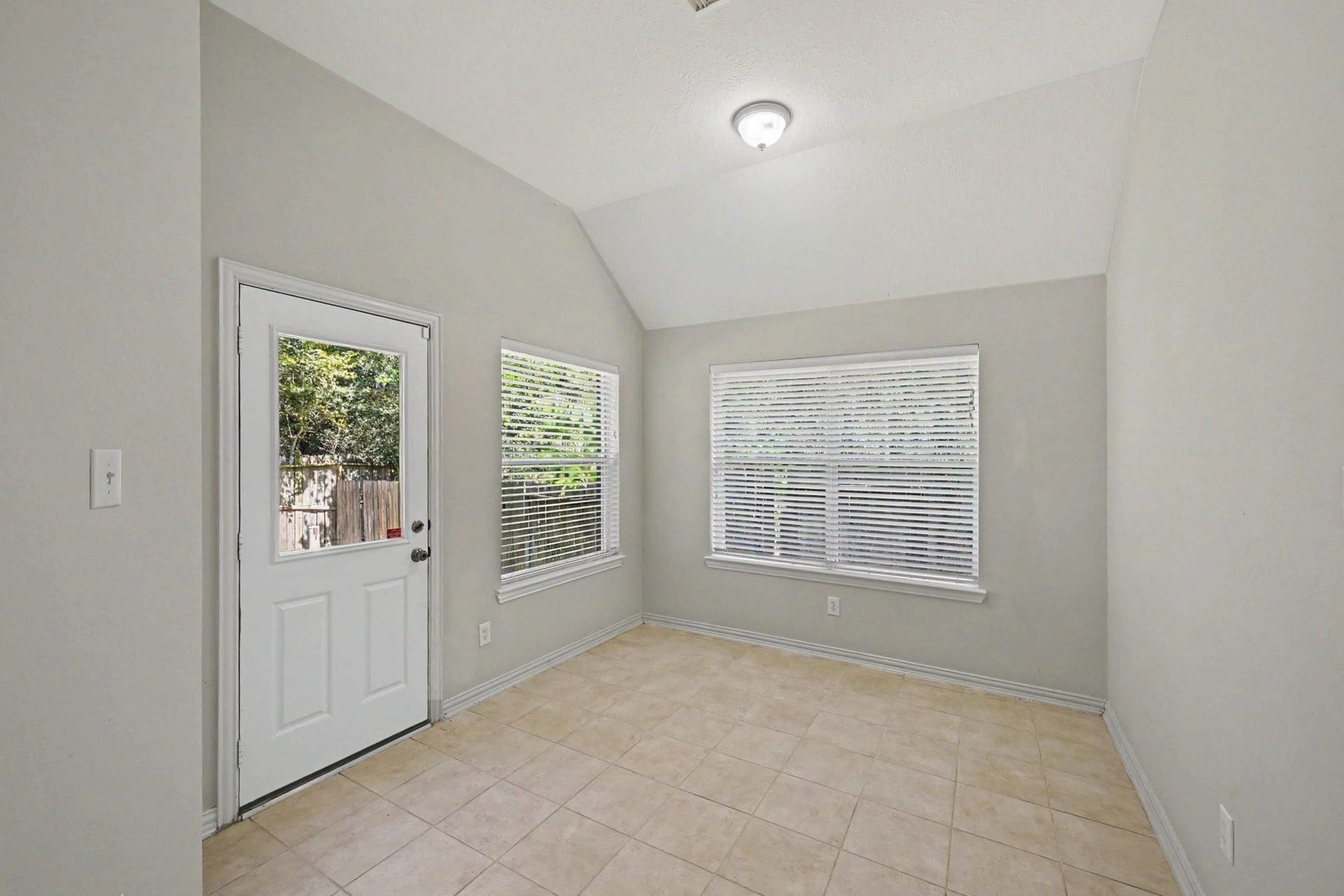 101 N Frontera Circle, The Woodlands, TX 77382 101 N Frontera Circle, The Woodlands, TX 77382