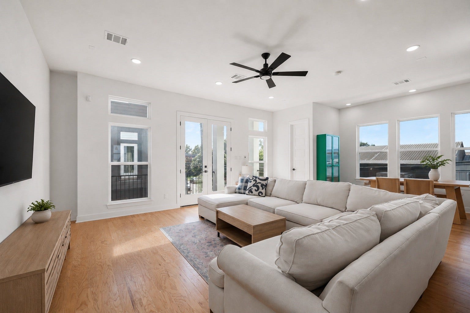 1228 E 23rd Street, Houston, TX 77009