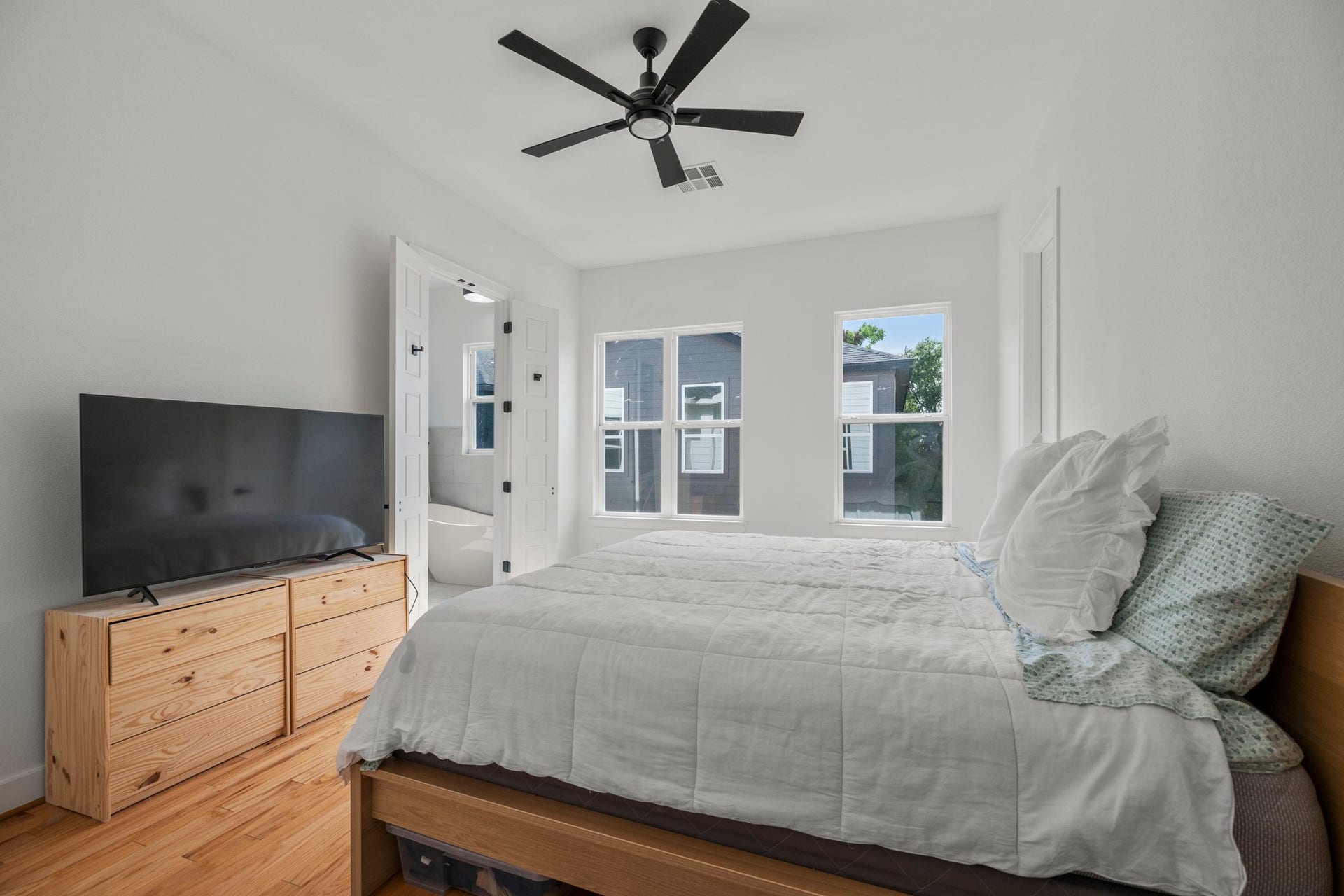 1228 E 23rd Street, Houston, TX 77009