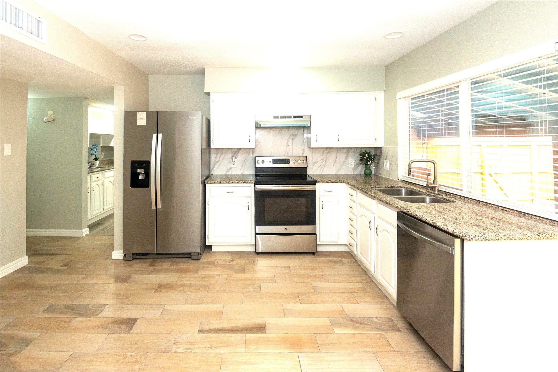 7206 La Granada Drive, Houston, TX 77083 7206 La Granada Drive, Houston, TX 77083