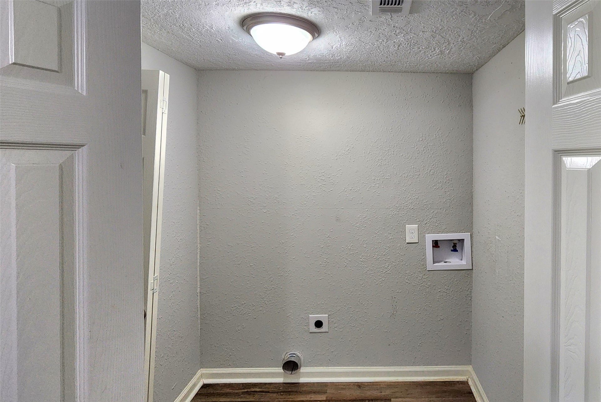 419 N Parrish Street, Angleton, TX 77515 In-house utility room with washer and dryer connections.
