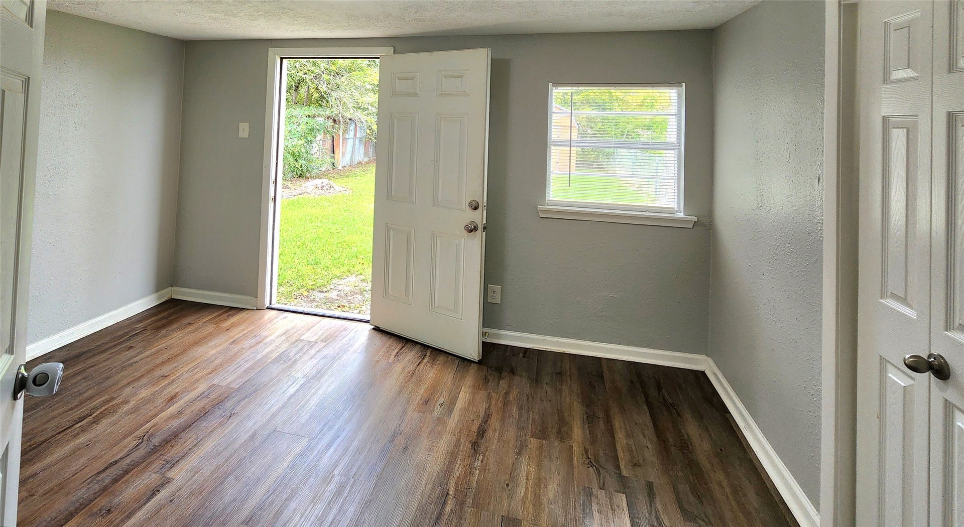 419 N Parrish Street, Angleton, TX 77515 The den unfurnished. Available October 14th. Schedule your showing today to see 419 N Parrish St in person.