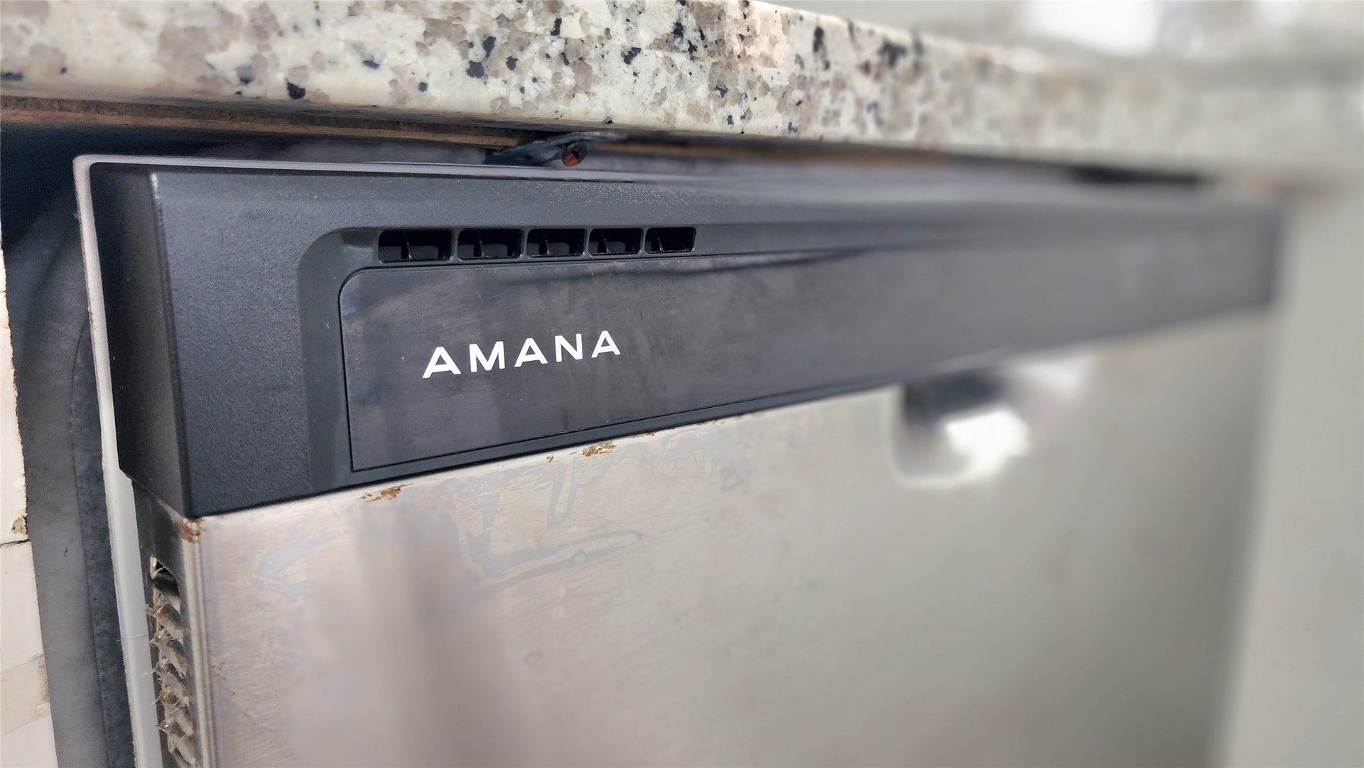 419 N Parrish Street, Angleton, TX 77515 Amana dishwasher.