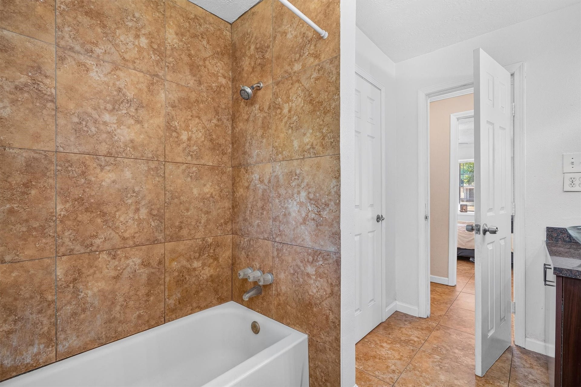 A closer look at the shower/tub combo.