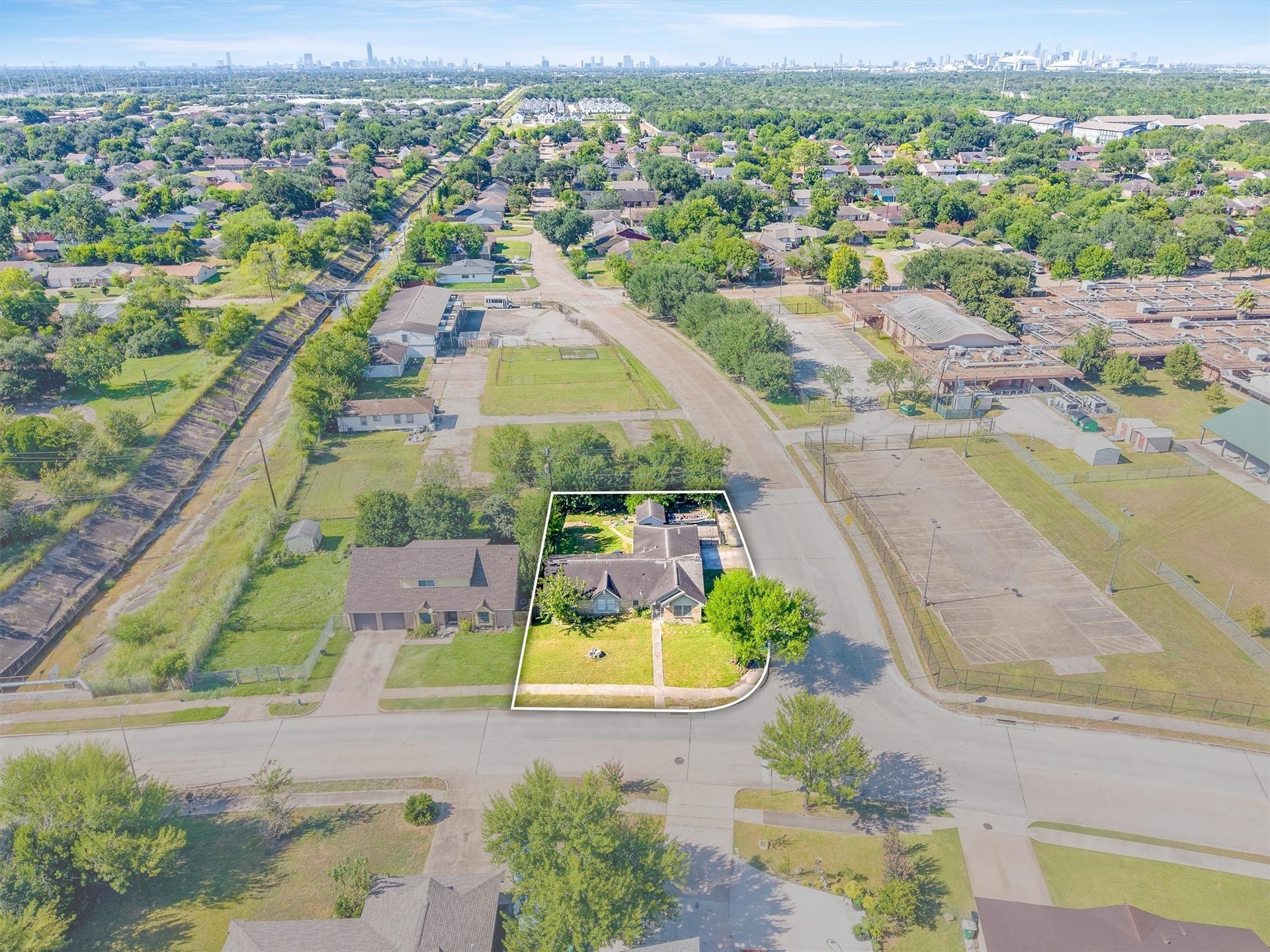 4018 Wuthering Heights Drive, Houston, TX 77045