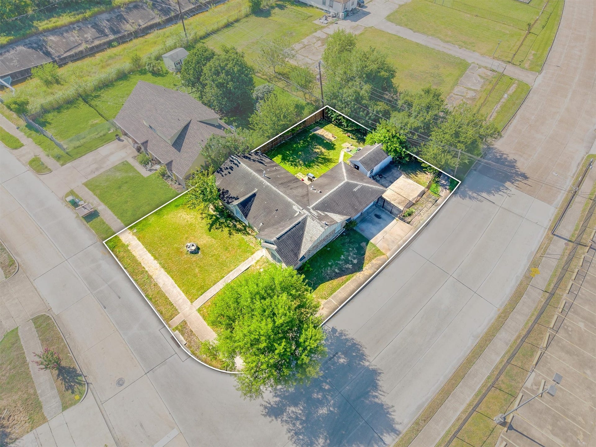 4018 Wuthering Heights Drive, Houston, TX 77045