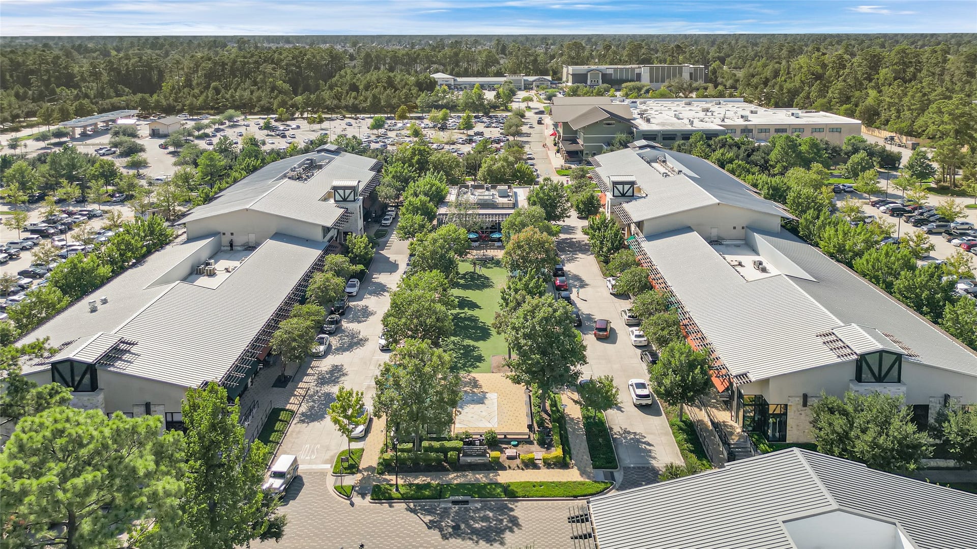 Creekside Park Village green. lots of dining and shopping. All within walking distance to the home.