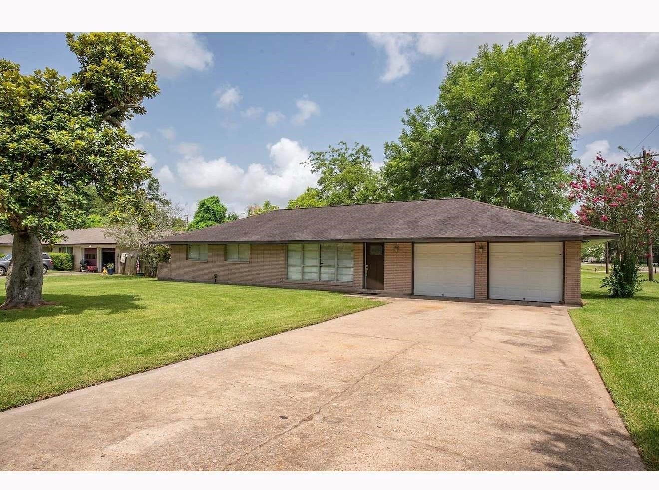 117 Lazy Lane, Lake Jackson, TX 77566 117 Lazy Lane, Lake Jackson, TX 77566