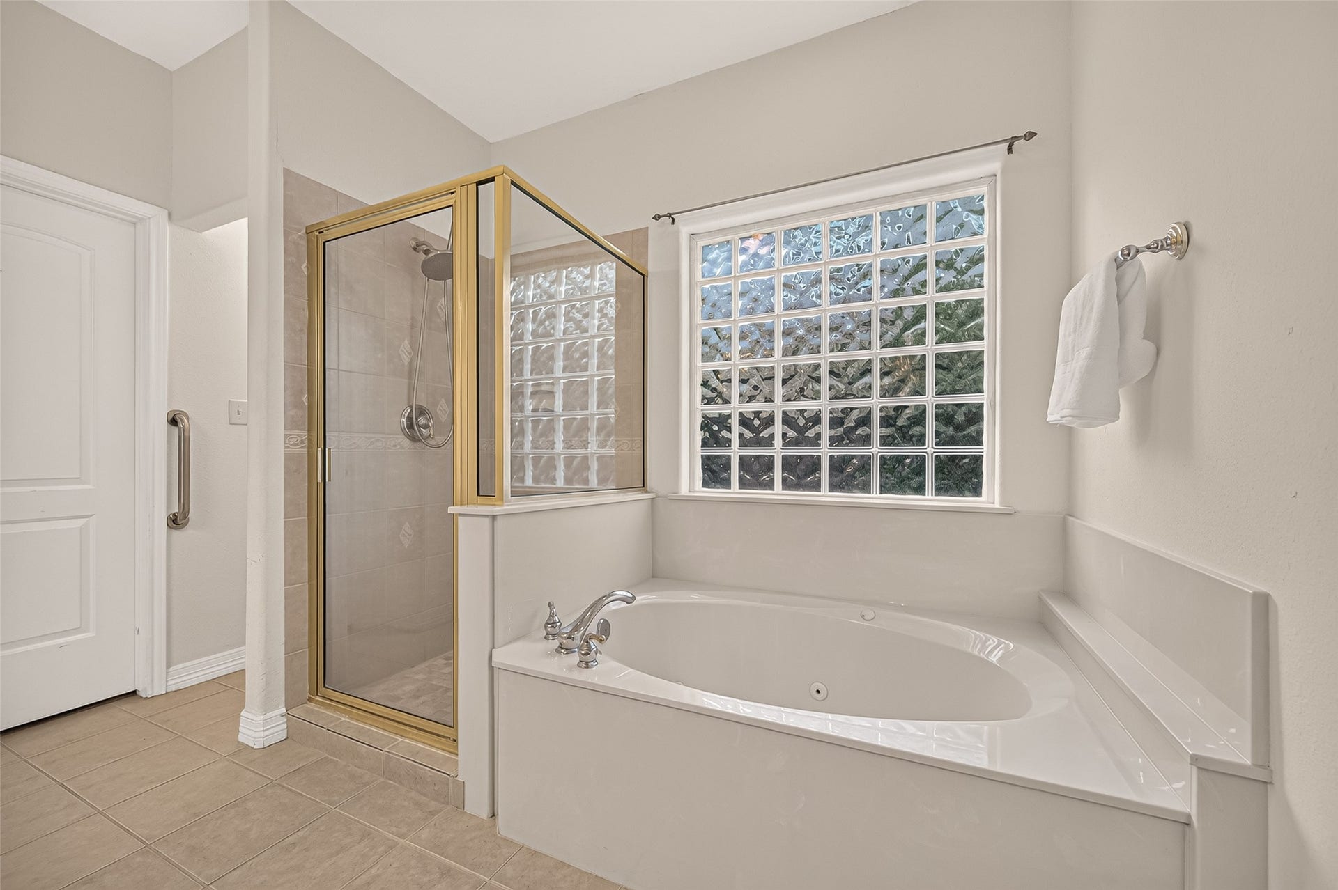 211 April Waters Drive W, Conroe, TX 77356
