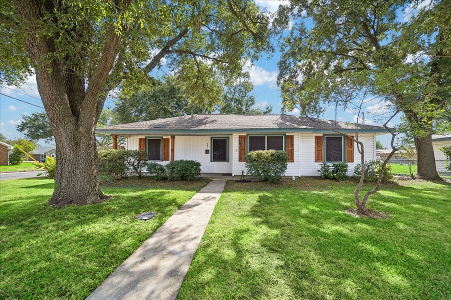 Property photo for 901 Ivy Avenue, Deer Park, TX