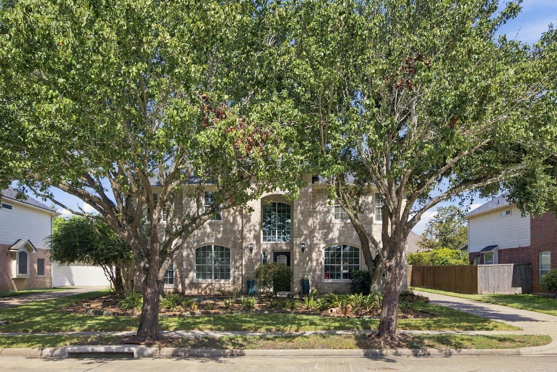 2417 La Rochelle Court, Seabrook, TX 77586 2417 La Rochelle Court, Seabrook, TX 77586