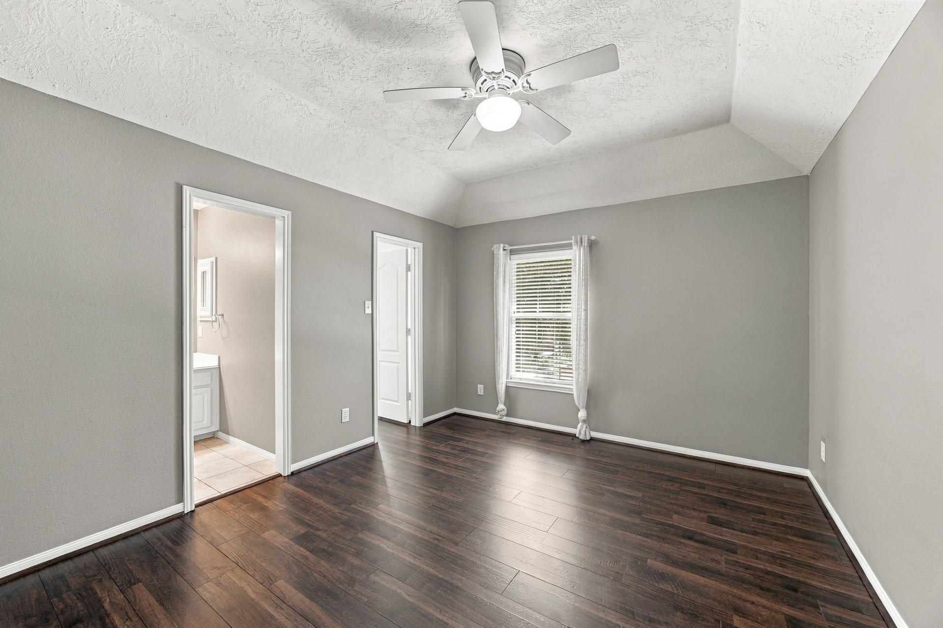 2417 La Rochelle Court, Seabrook, TX 77586 2417 La Rochelle Court, Seabrook, TX 77586