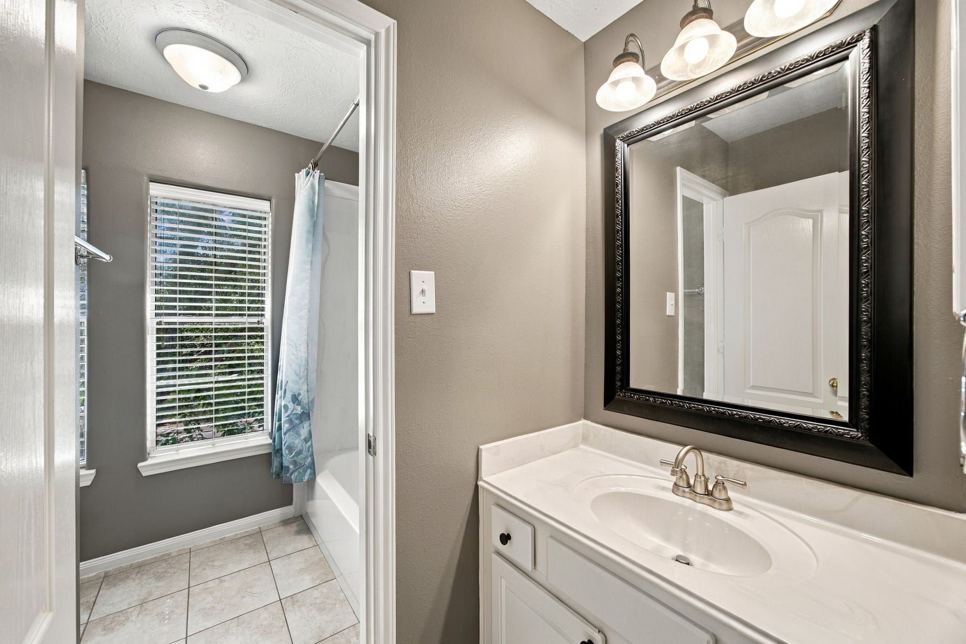 2417 La Rochelle Court, Seabrook, TX 77586 2417 La Rochelle Court, Seabrook, TX 77586