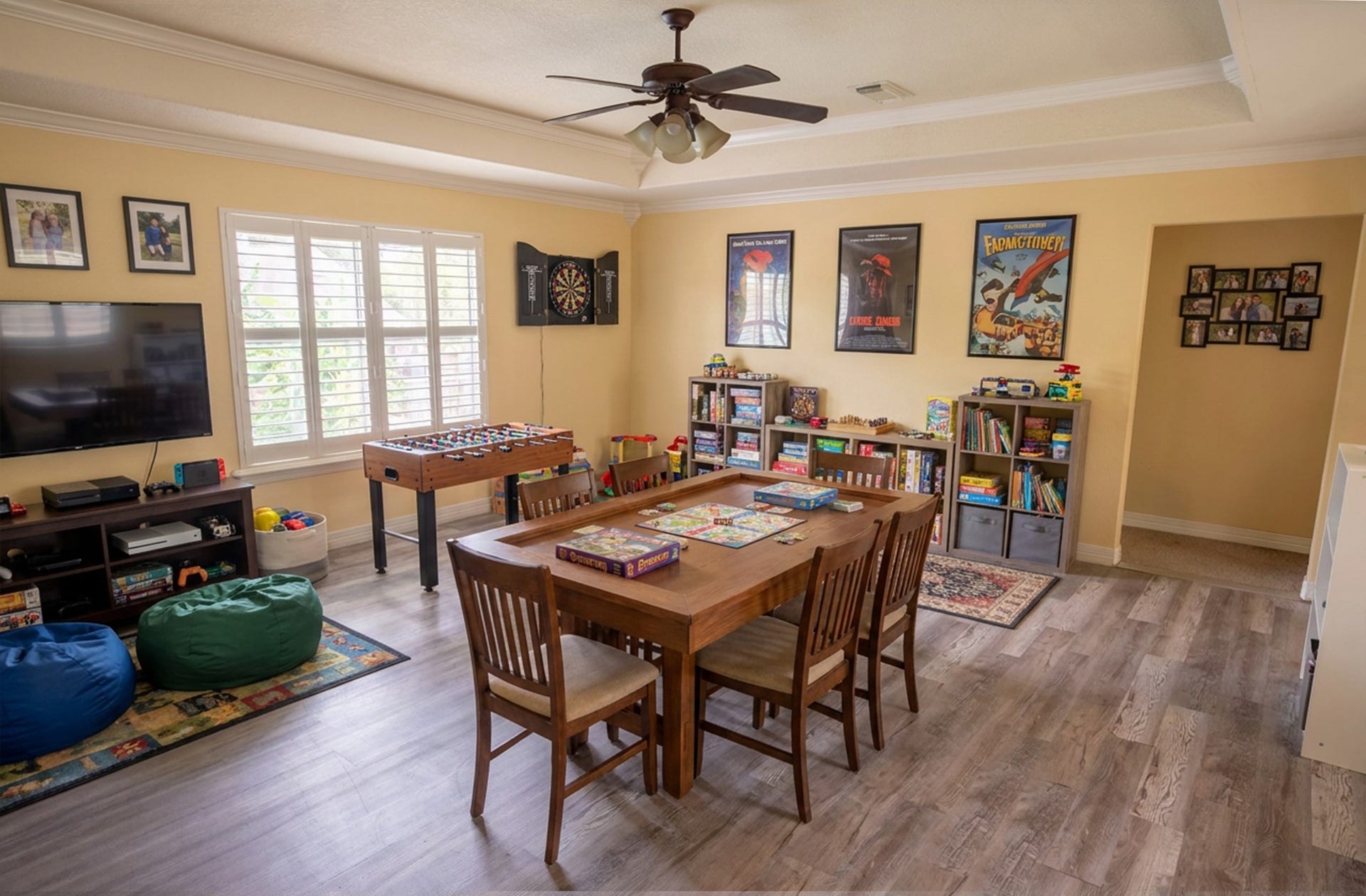 53 Northwood Court, Lake Jackson, TX 77566 Photo is virtually staged