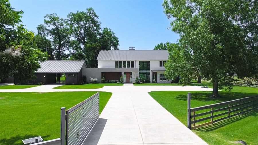 Property photo for 5210 Manor Drive, Sugar Land, TX