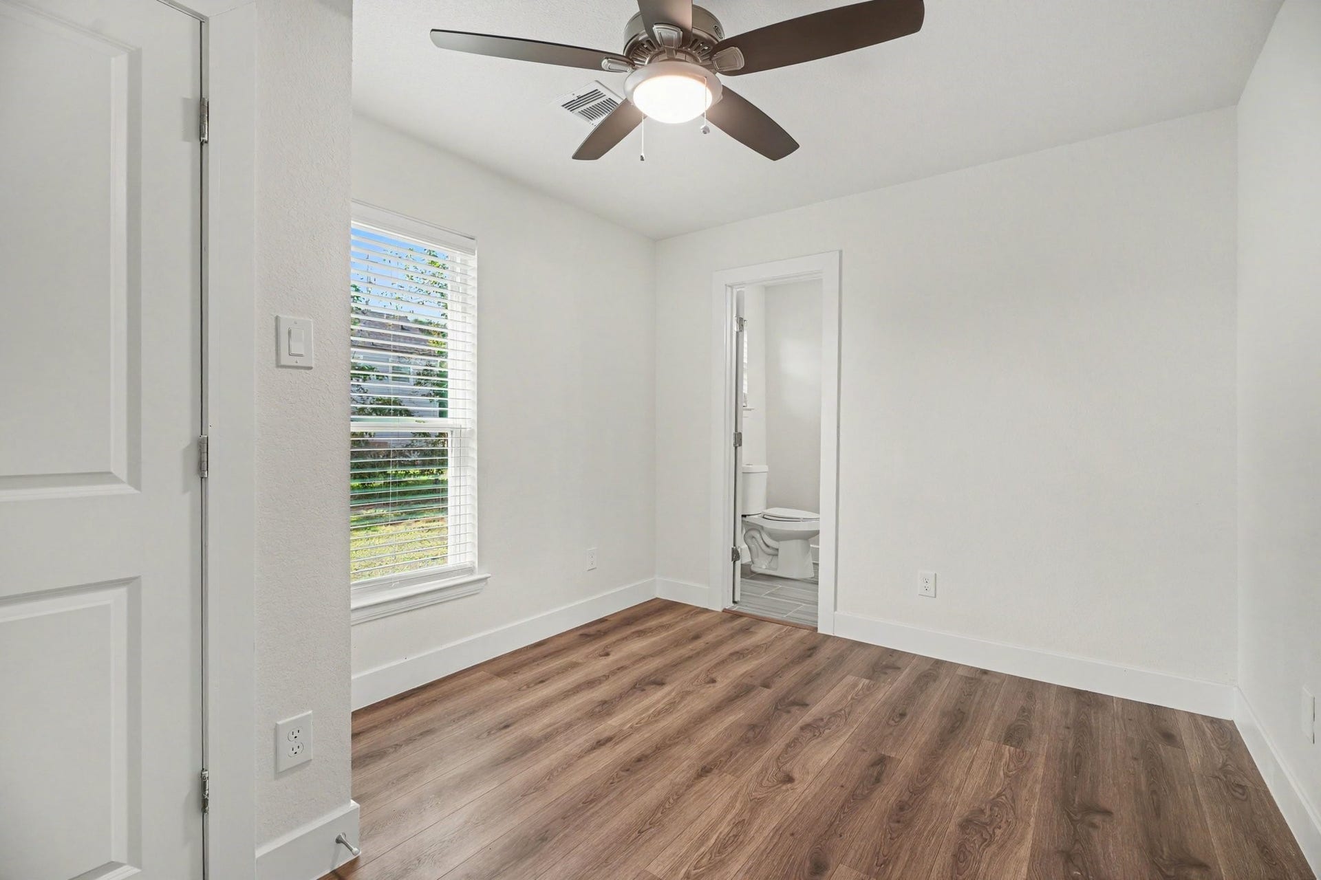 801 S Main Street, Baytown, TX 77520 801 S Main Street, Baytown, TX 77520