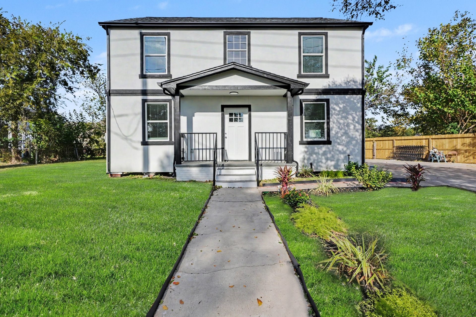801 S Main Street, Baytown, TX 77520 801 S Main Street, Baytown, TX 77520