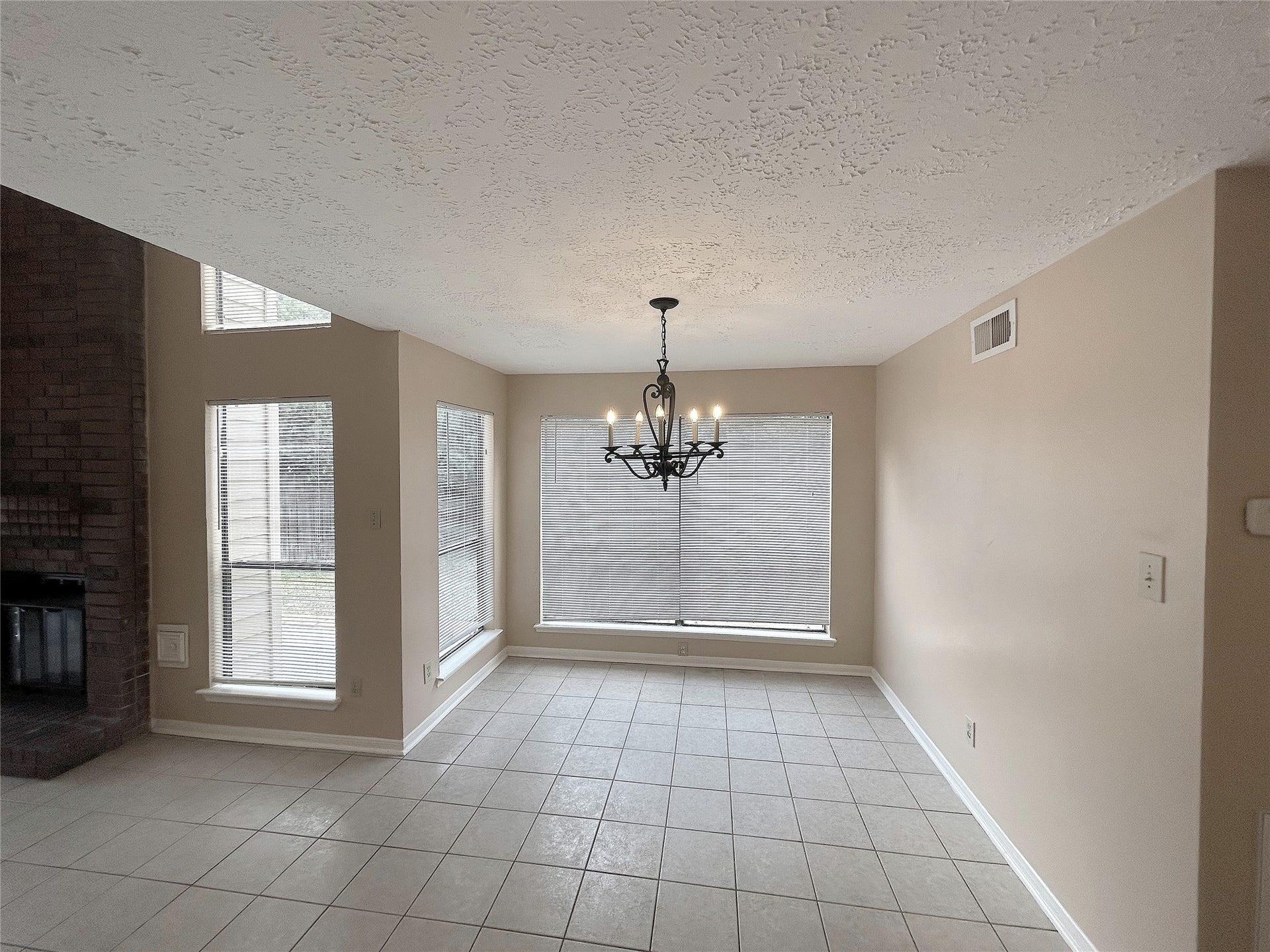 7703 Valera Lane, Houston, TX 77083 Dining area