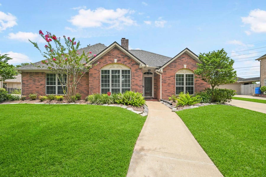 Property photo for 3919 E Wisteria Circle, Sugar Land, TX