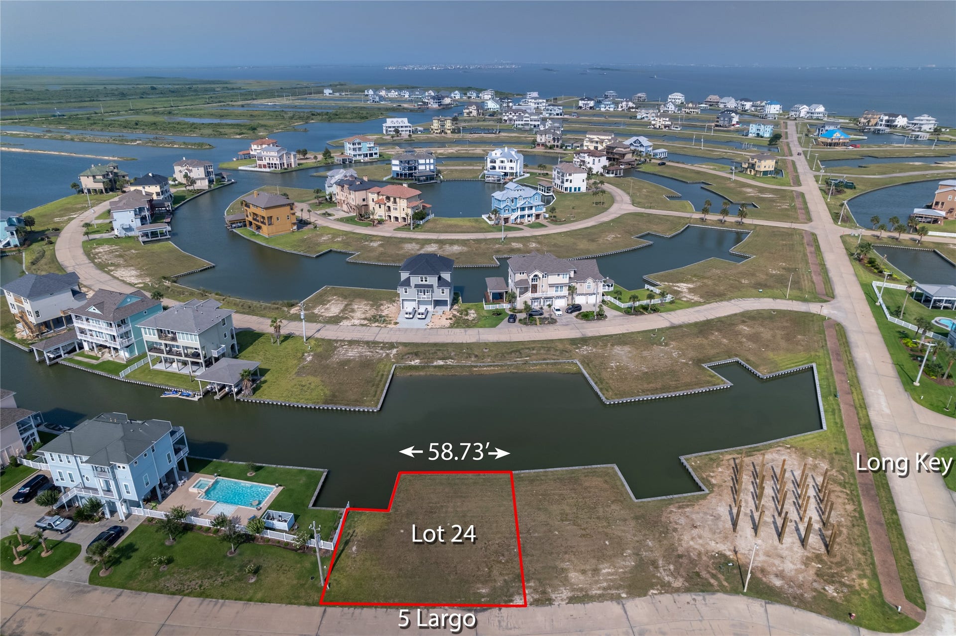 5 Largo, Hitchcock, TX 77563 The homesite on the left has a pool so no immediate neighbors & allows for more privacy when you build. There is a reserve across the canal of the homesite giving you more open water views. Boathouse accommodations allow a 30" boathouse. 2200 minimum sq ft to build & bring your own builder.
