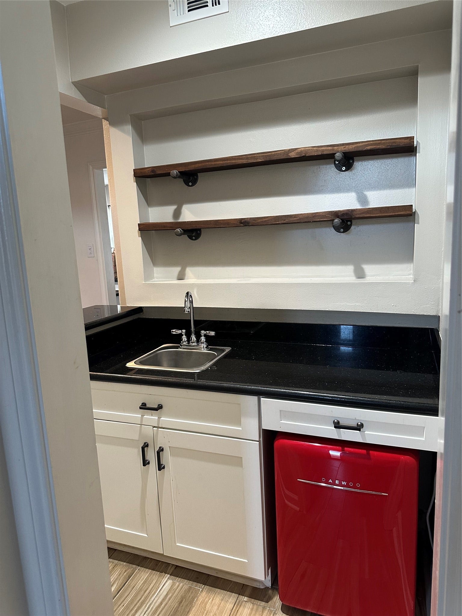 10005 Kemp Forest Drive, Houston, TX 77080 10005 Kemp Forest Drive, Houston, TX 77080