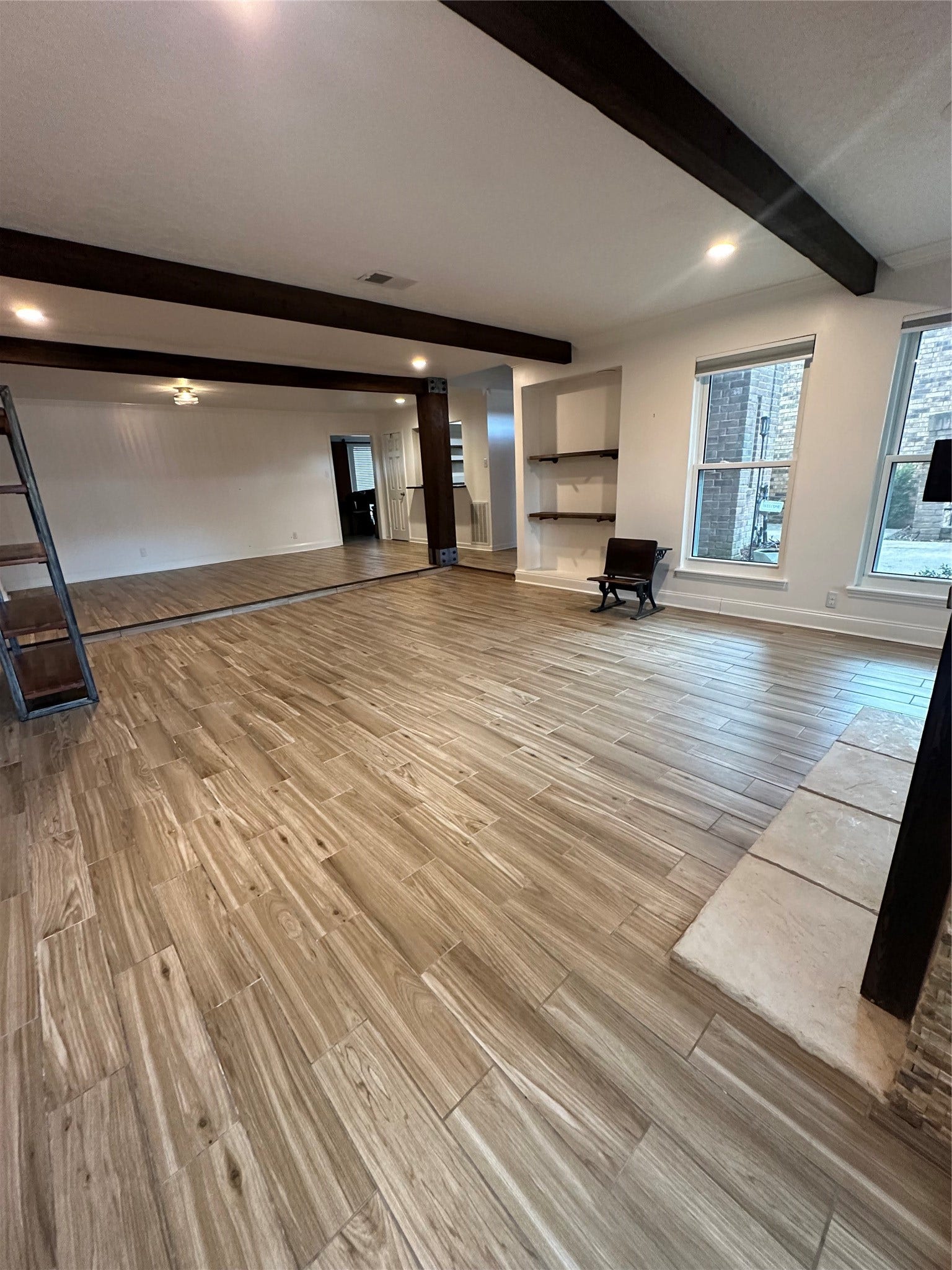 10005 Kemp Forest Drive, Houston, TX 77080 10005 Kemp Forest Drive, Houston, TX 77080
