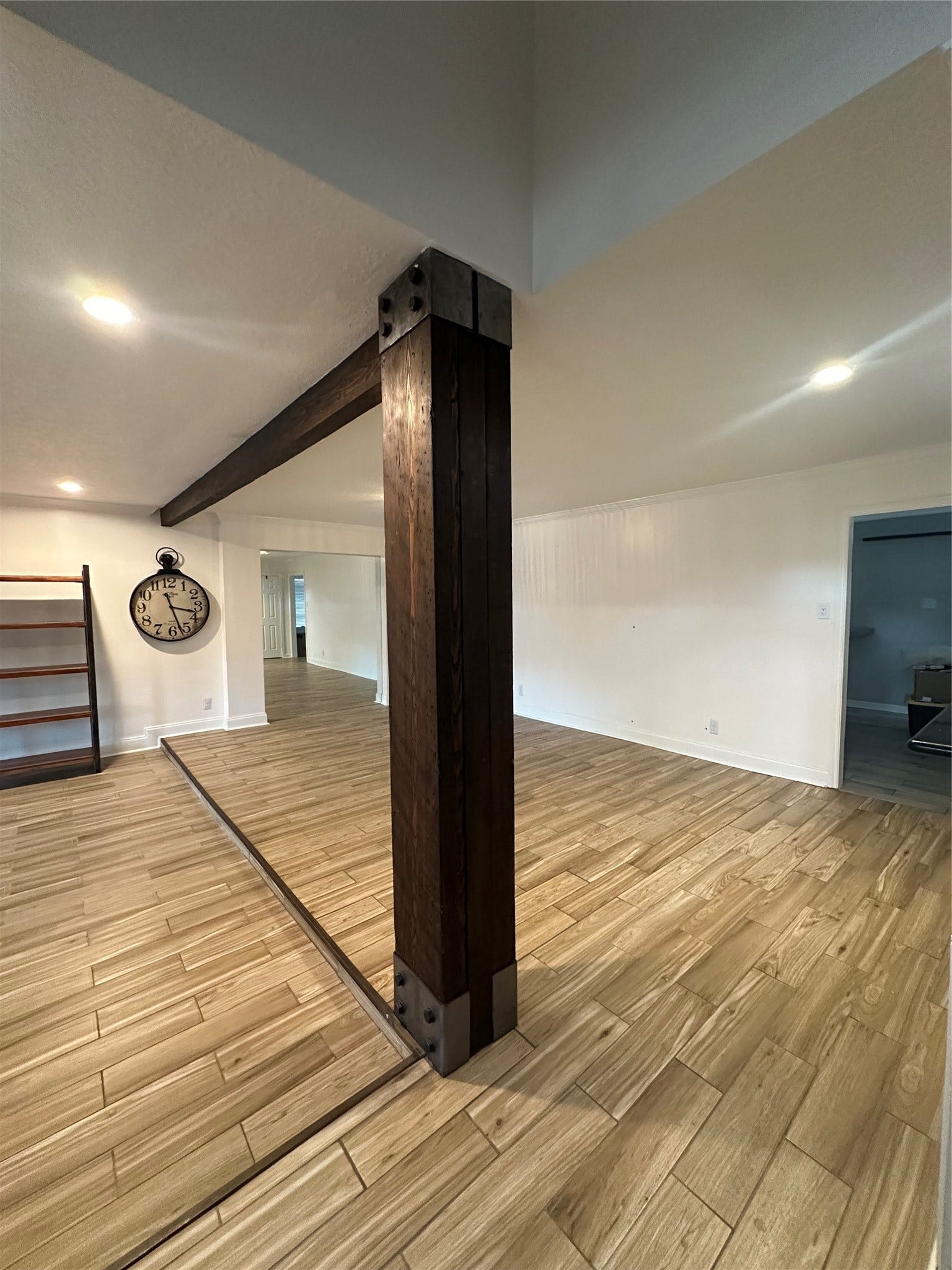 10005 Kemp Forest Drive, Houston, TX 77080 10005 Kemp Forest Drive, Houston, TX 77080