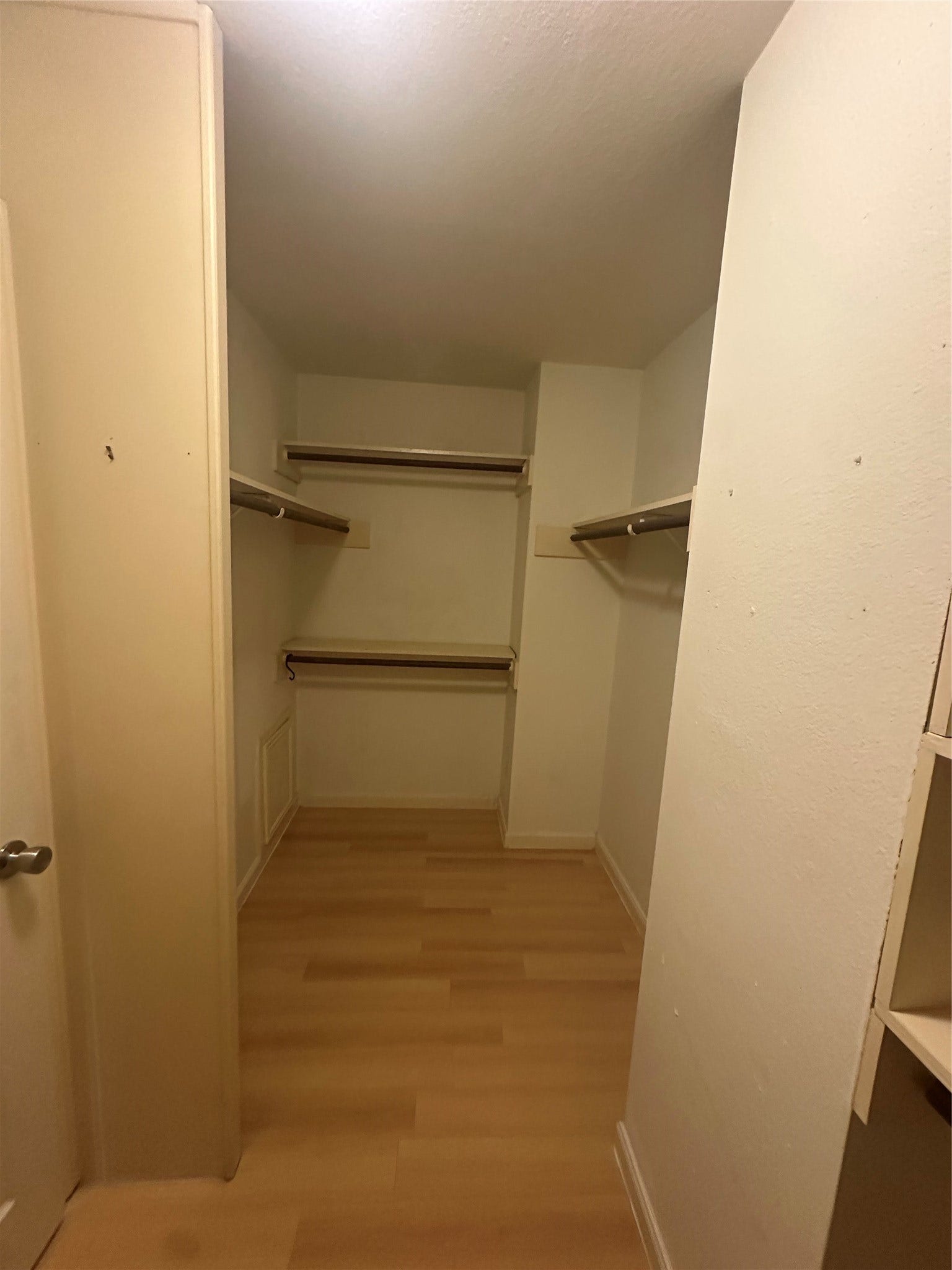 10005 Kemp Forest Drive, Houston, TX 77080 10005 Kemp Forest Drive, Houston, TX 77080