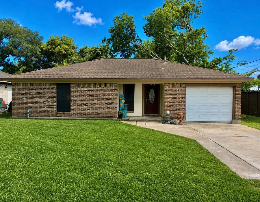 Property photo for 725 E Plum Street, Angleton, TX