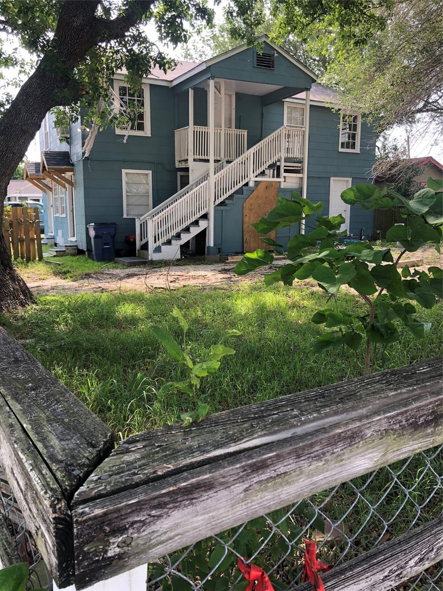 Property photo for 827 1st Avenue N, Texas City, TX