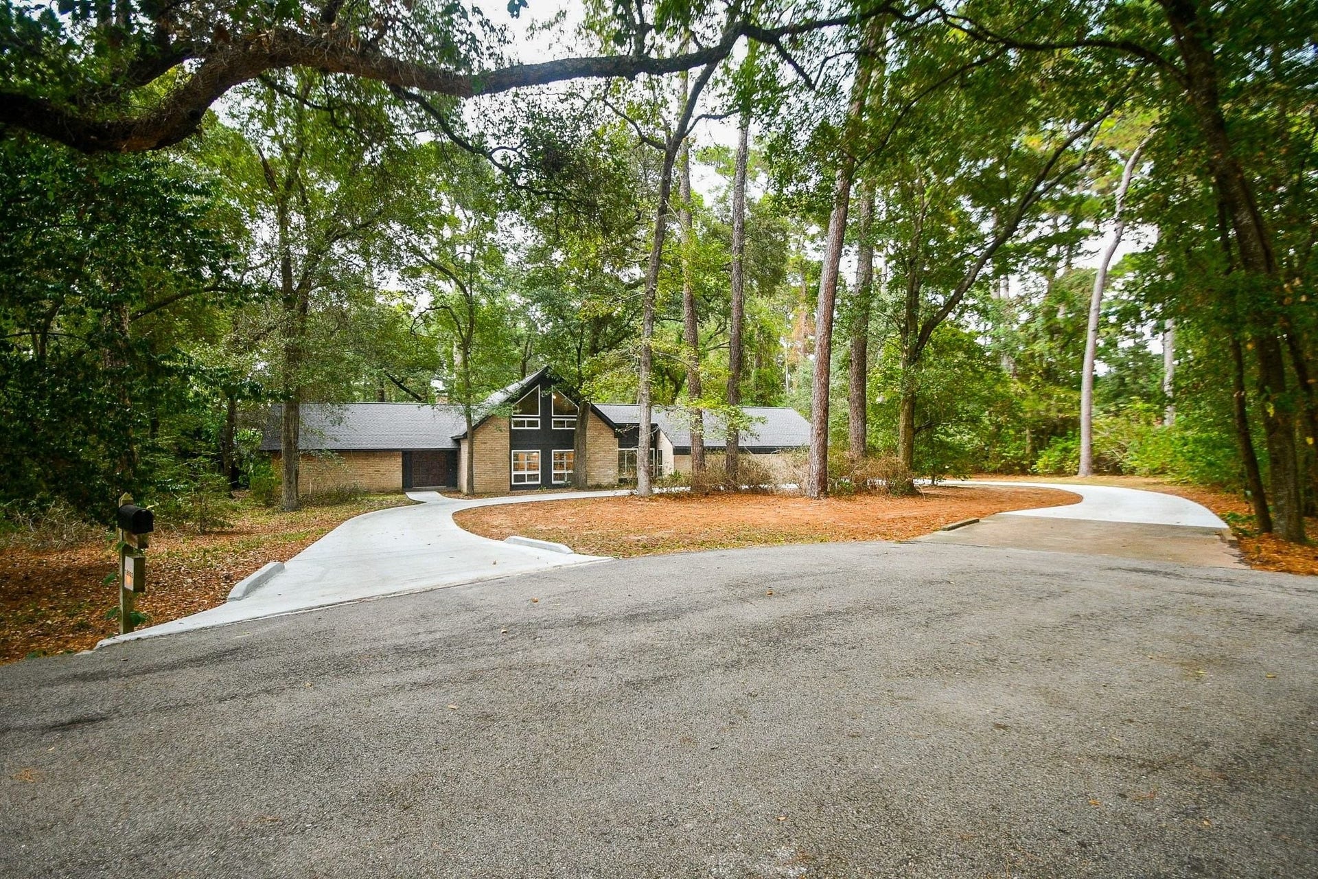 A Unique & Highly Desired Neighborhood with a Small Home Town Feeling. Approx. 1-Acre Cul-de-Sac Lot with Majestic Trees. This Beautifully Updated Elegant Brick Home has New Circle Driveway.