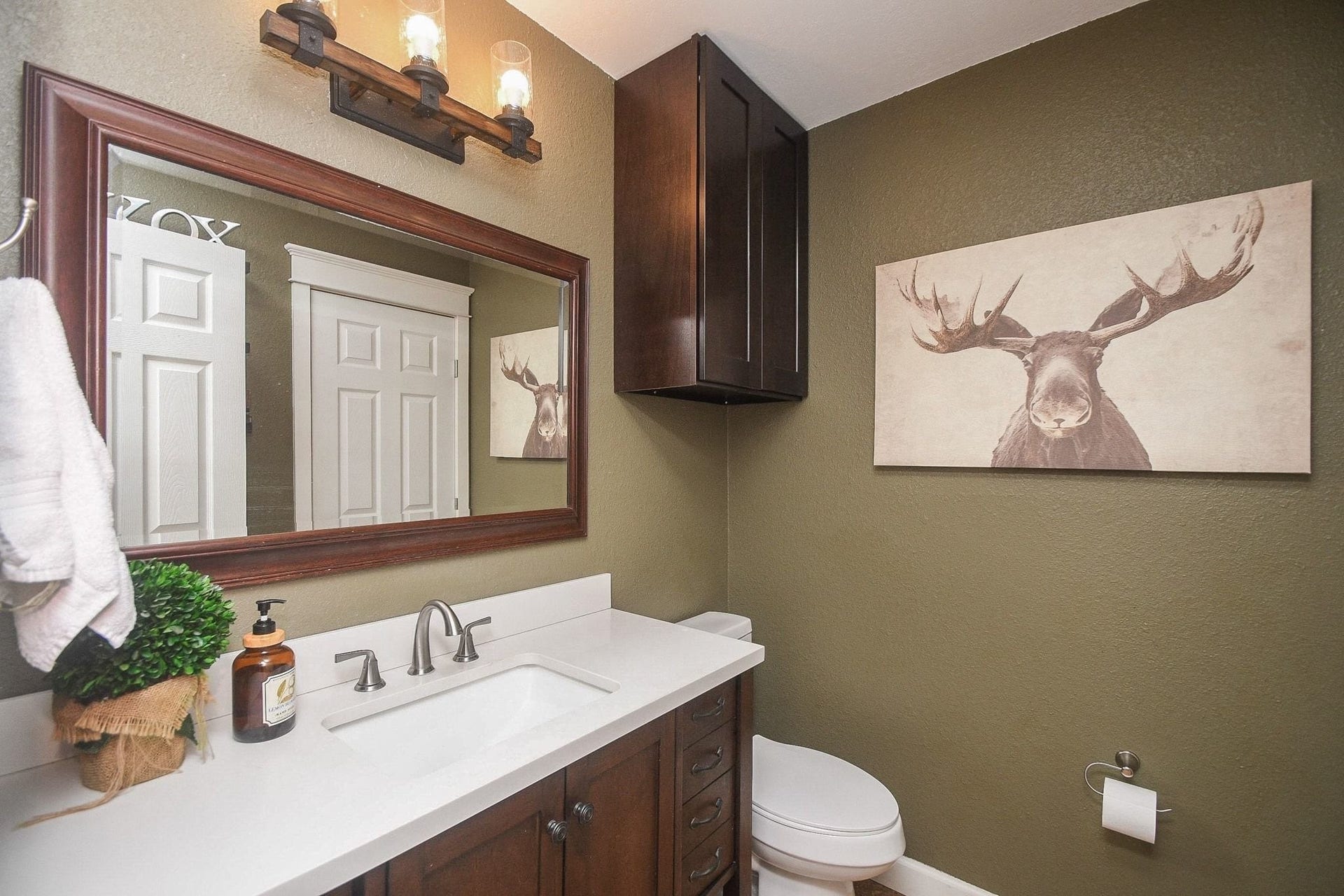 Full Hall Bath.