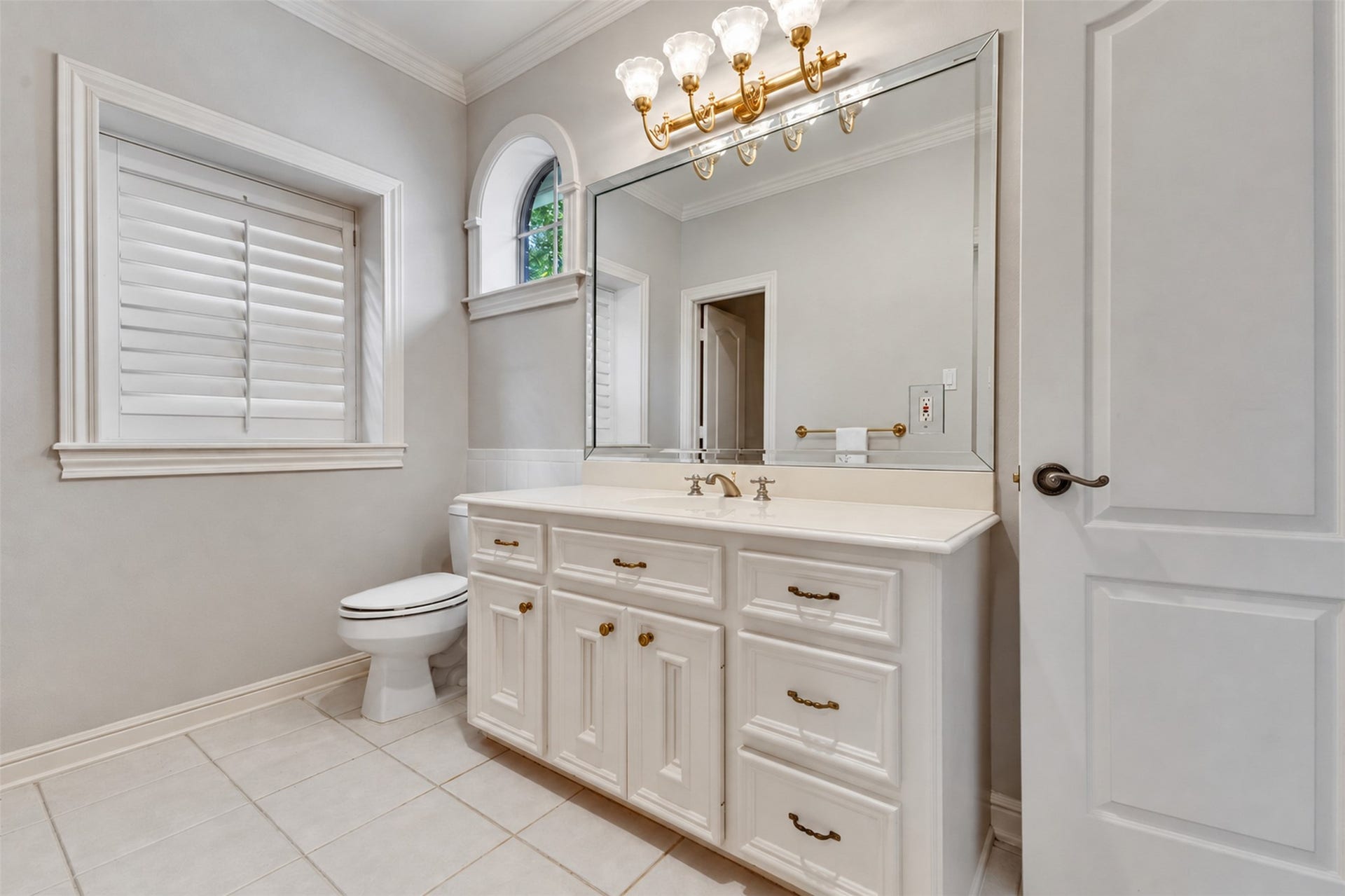 11602 haley hollow, Richmond, TX 77407 A secondary bath