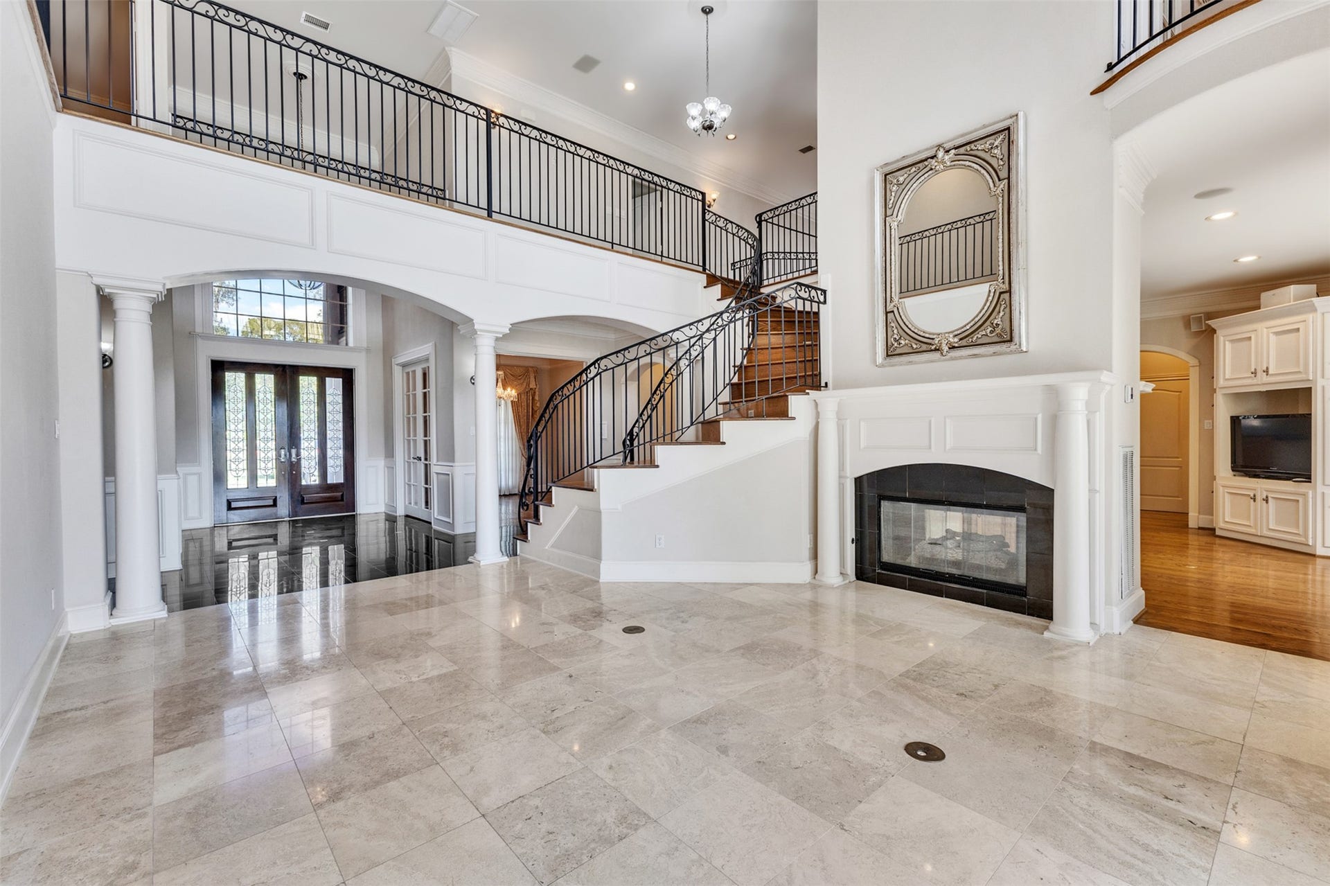 11602 haley hollow, Richmond, TX 77407 This room is fantastic for enteratining.