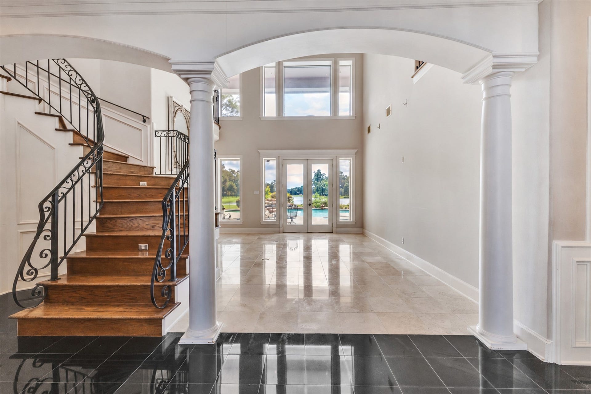 11602 haley hollow, Richmond, TX 77407 The entry and the grand staircase