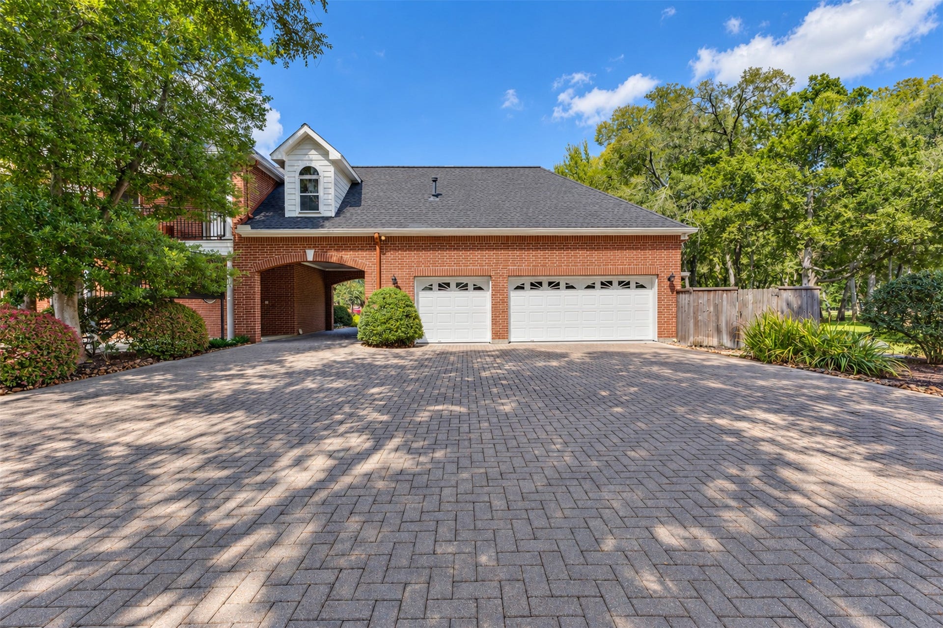 11602 haley hollow, Richmond, TX 77407 Three car garage has lots of space.