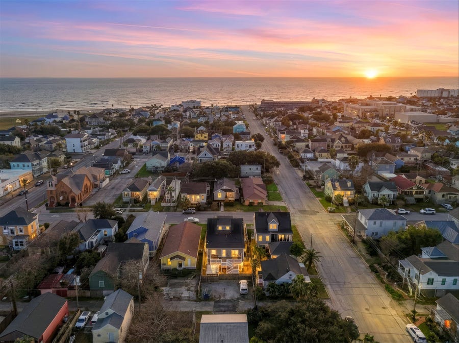 Property photo for 1322 Avenue L, Galveston, TX