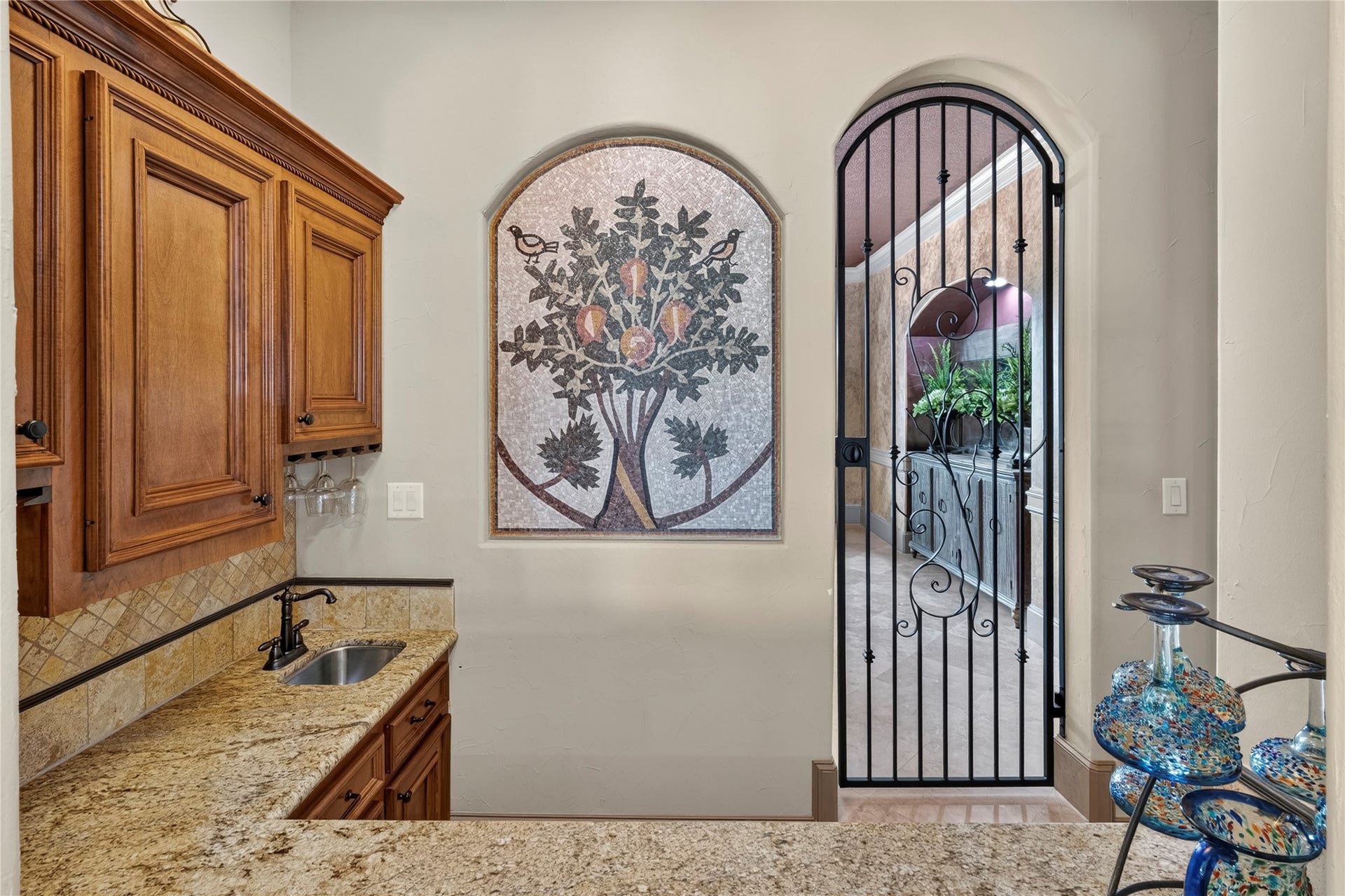 The wetbar is nessled between the formal dining room and living room