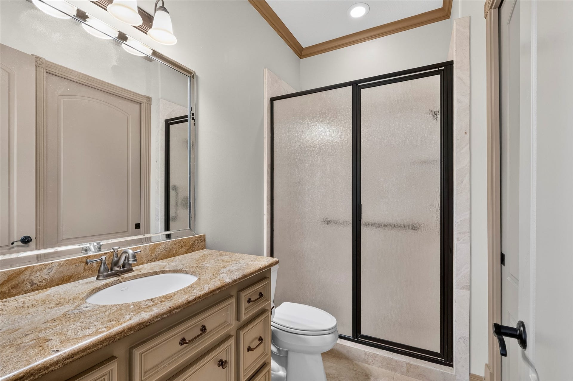 Downstairs guestroom bath
