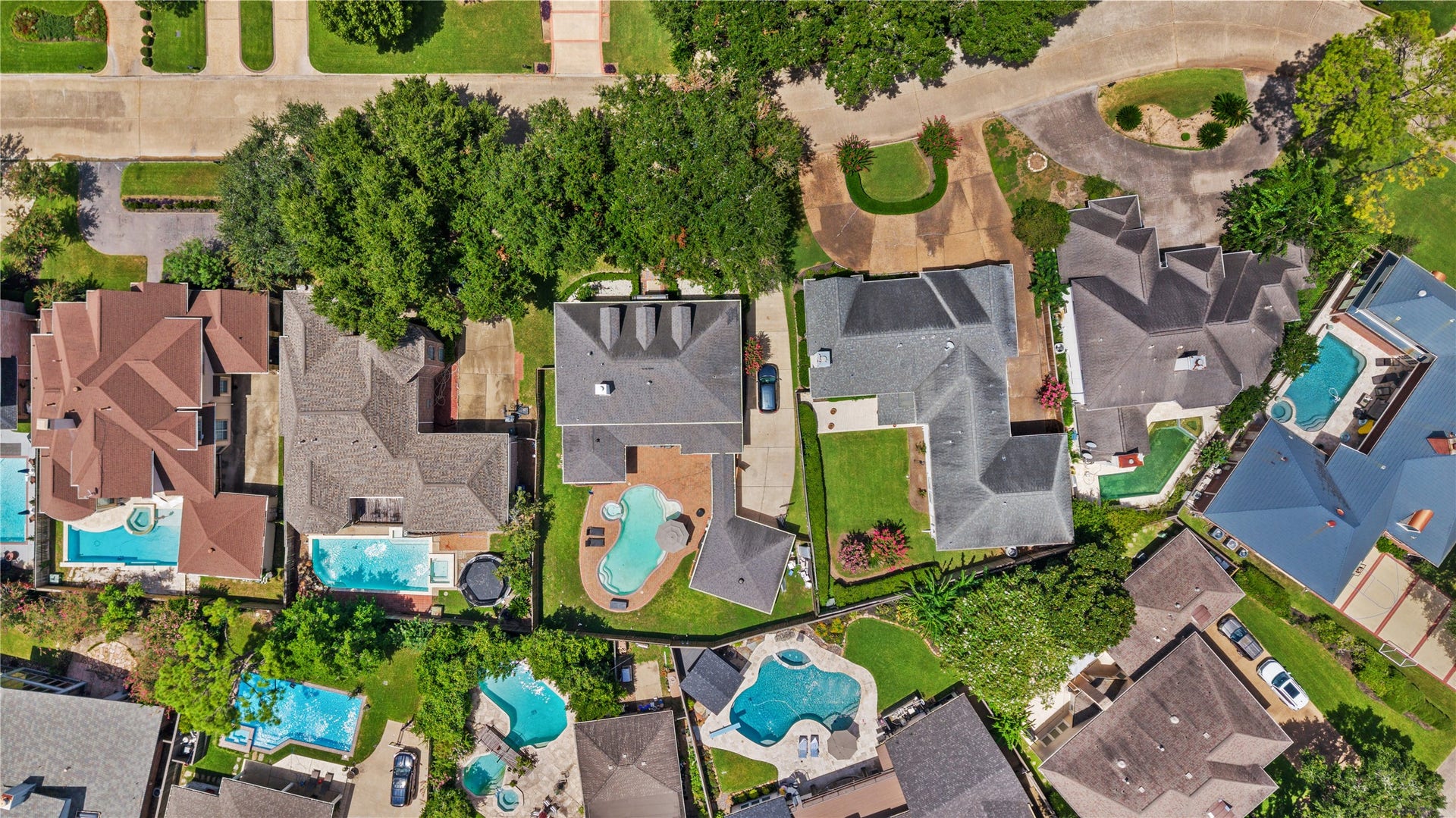 1221 Wedgewood Drive, Sugar Land, TX 77478 1221 Wedgewood Drive, Sugar Land, TX 77478