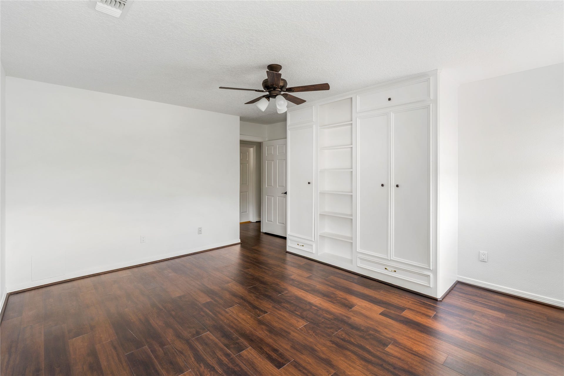 1221 Wedgewood Drive, Sugar Land, TX 77478 1221 Wedgewood Drive, Sugar Land, TX 77478