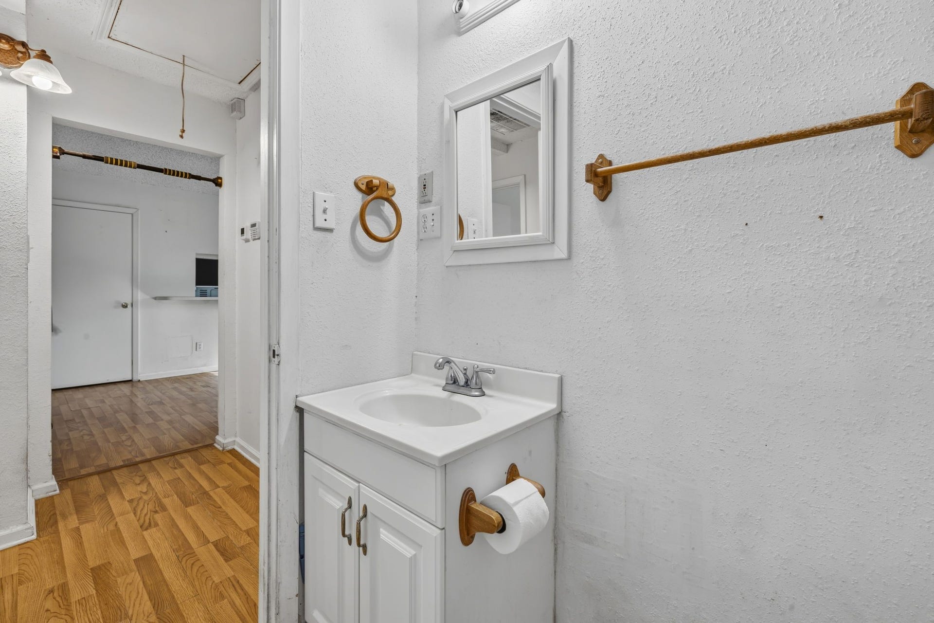 100 Inwood Lane, Highlands, TX 77562 100 Inwood Lane, Highlands, TX 77562