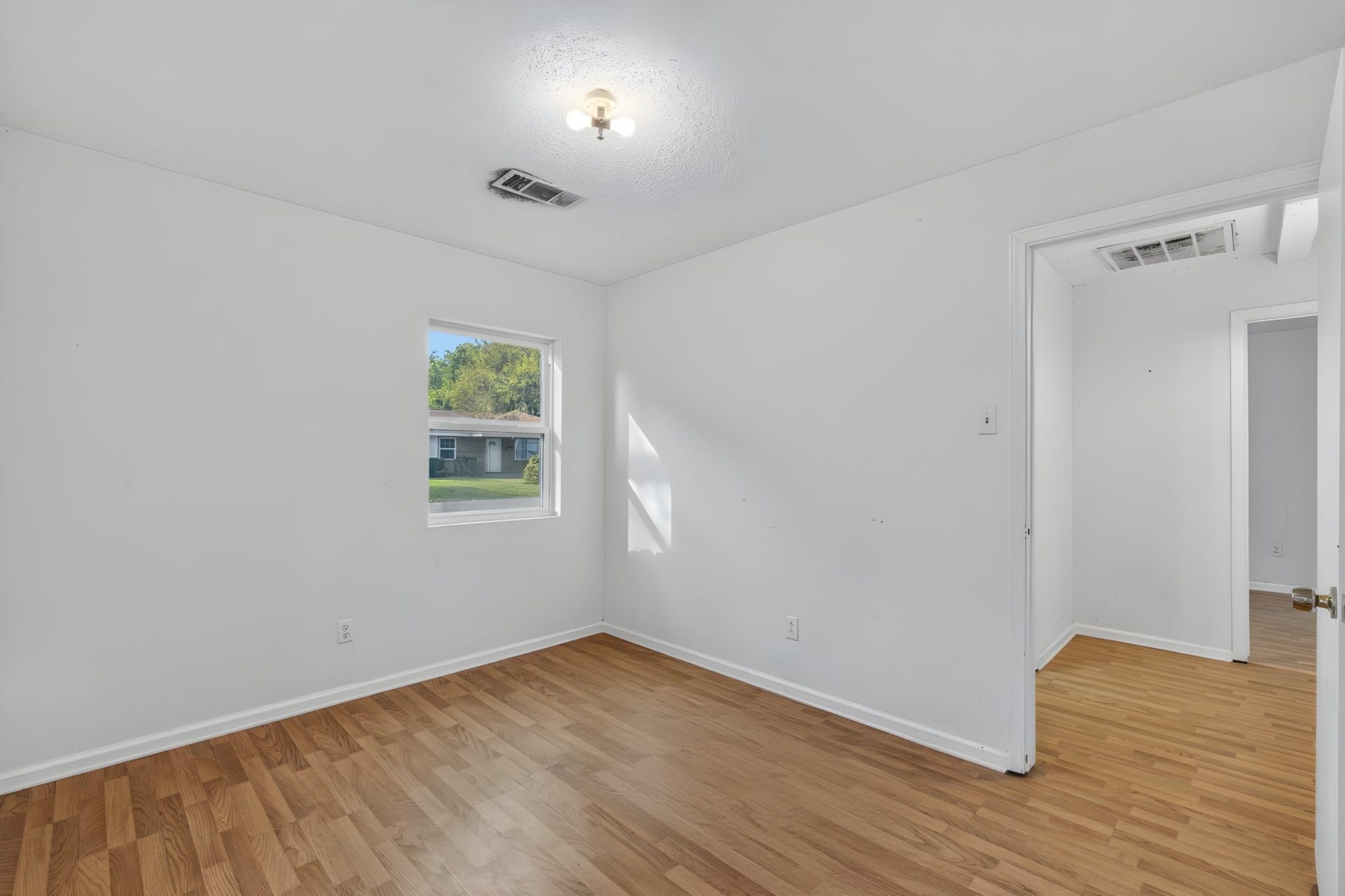100 Inwood Lane, Highlands, TX 77562 100 Inwood Lane, Highlands, TX 77562