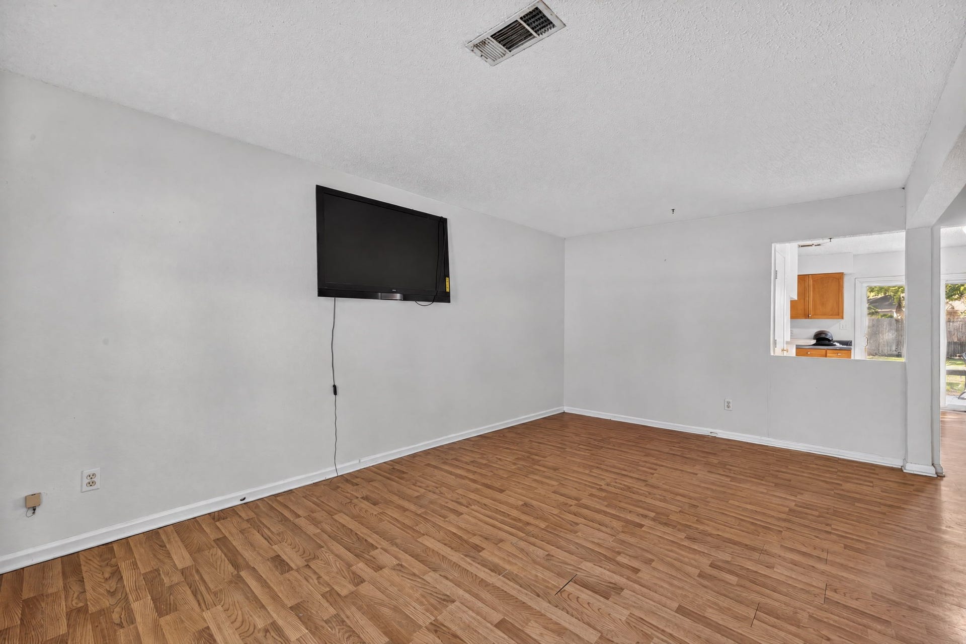 100 Inwood Lane, Highlands, TX 77562 100 Inwood Lane, Highlands, TX 77562