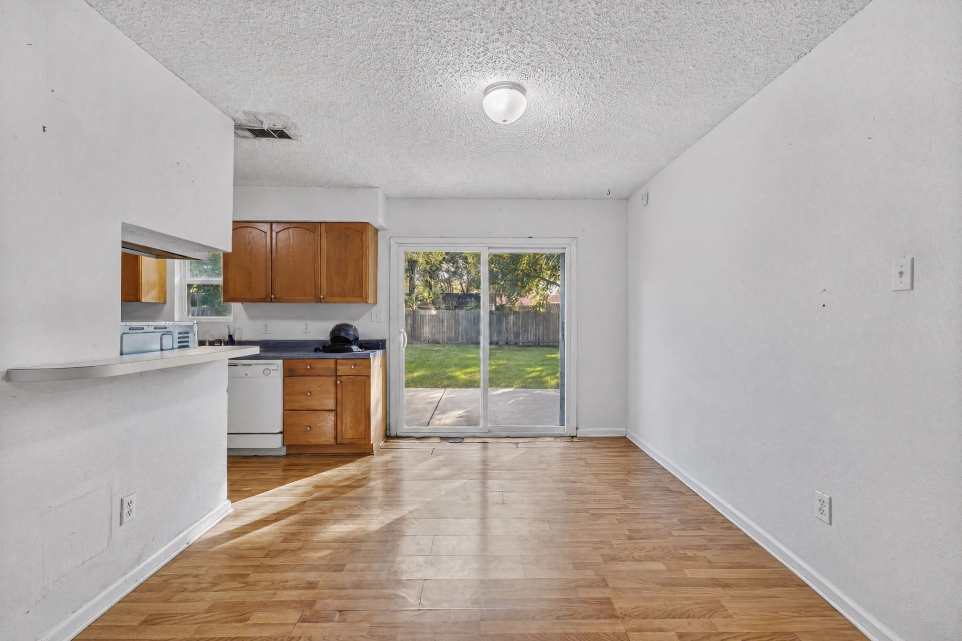 100 Inwood Lane, Highlands, TX 77562 100 Inwood Lane, Highlands, TX 77562