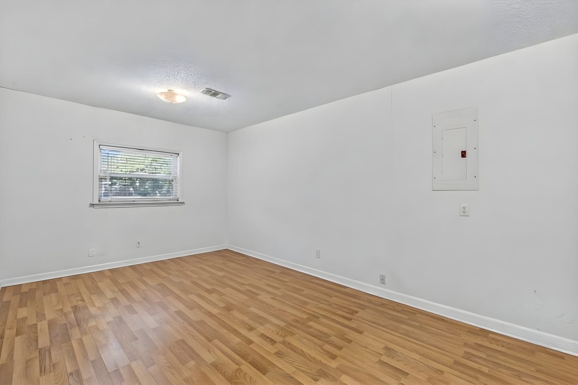 100 Inwood Lane, Highlands, TX 77562 100 Inwood Lane, Highlands, TX 77562
