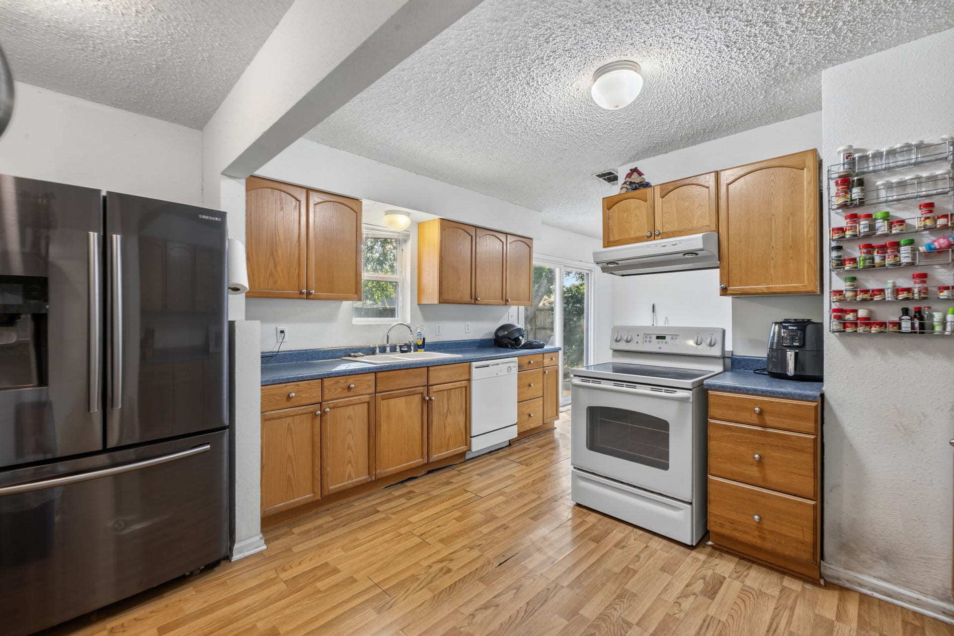 100 Inwood Lane, Highlands, TX 77562 100 Inwood Lane, Highlands, TX 77562