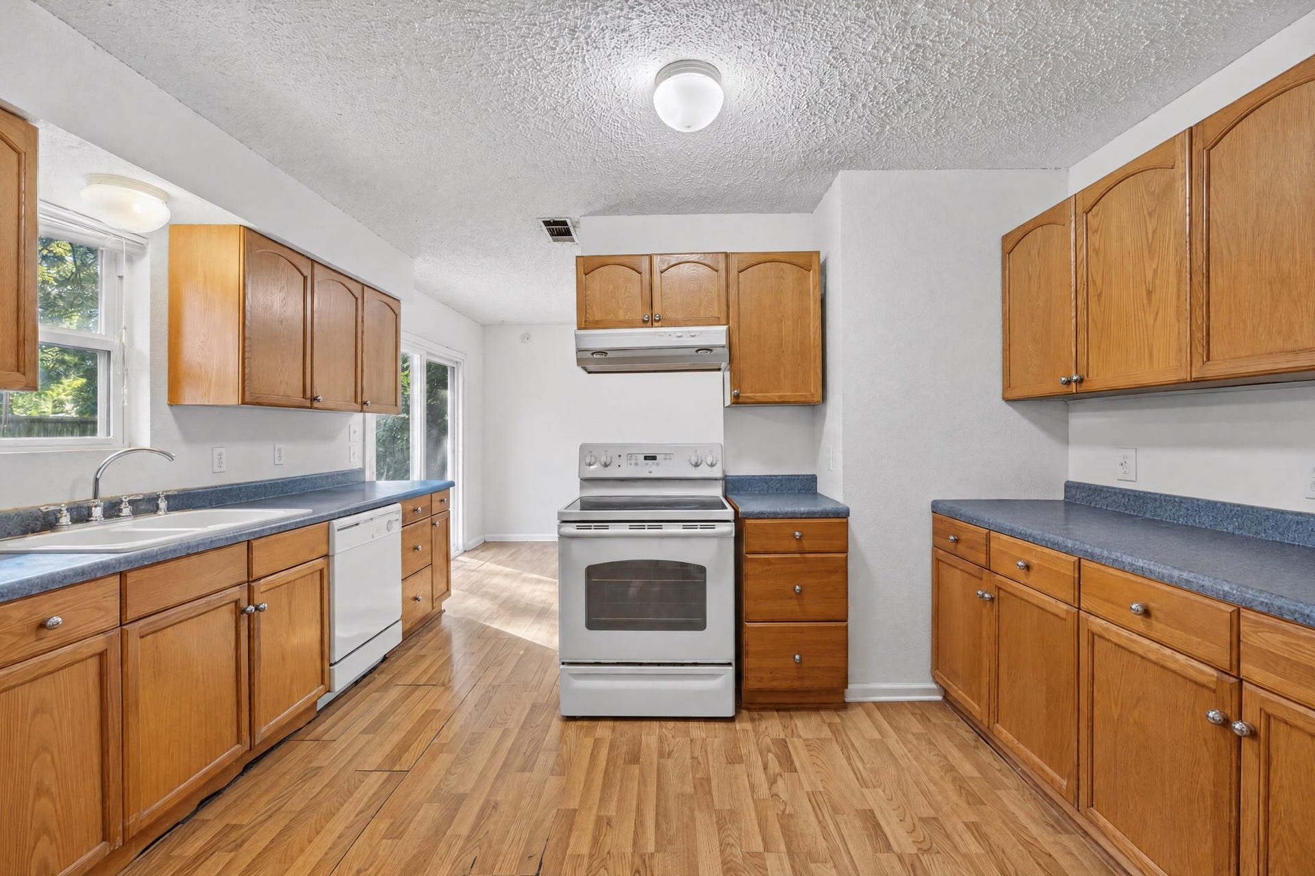100 Inwood Lane, Highlands, TX 77562 100 Inwood Lane, Highlands, TX 77562